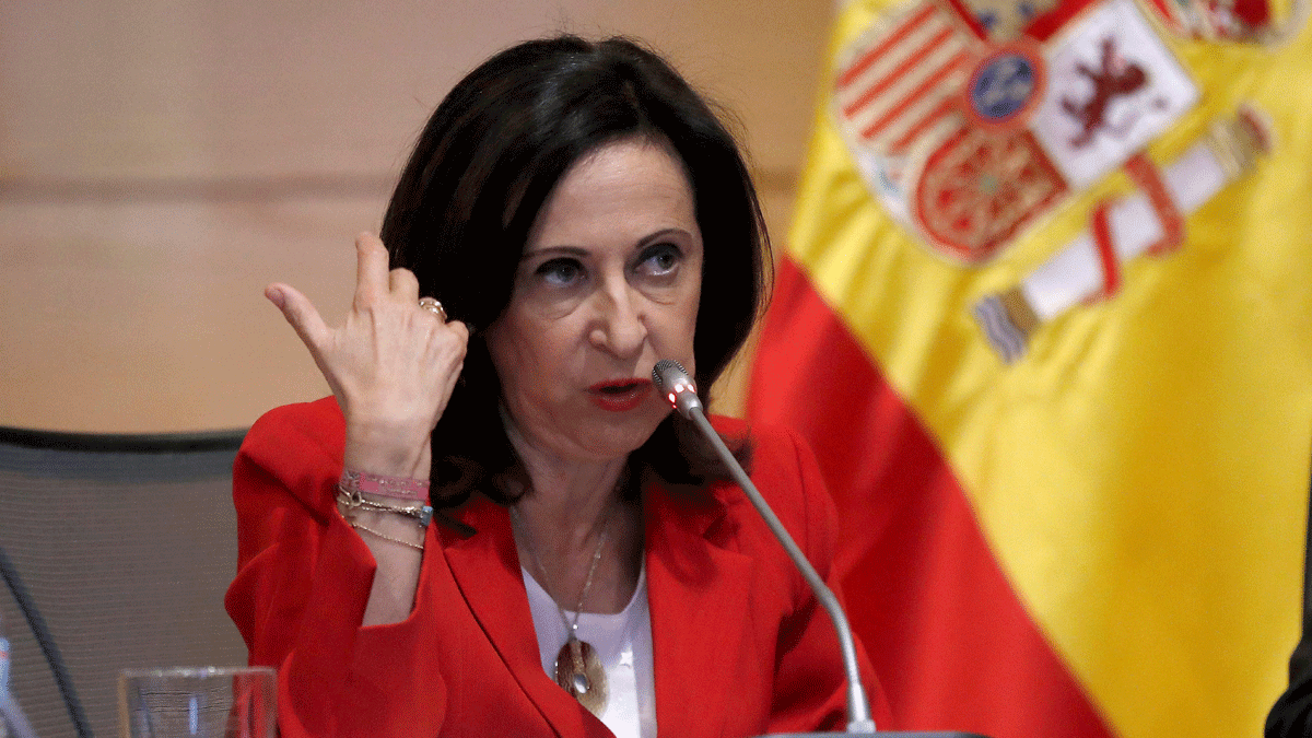 Defensa limita la prohibición de exhibir tatuajes al uniforme con pantalón