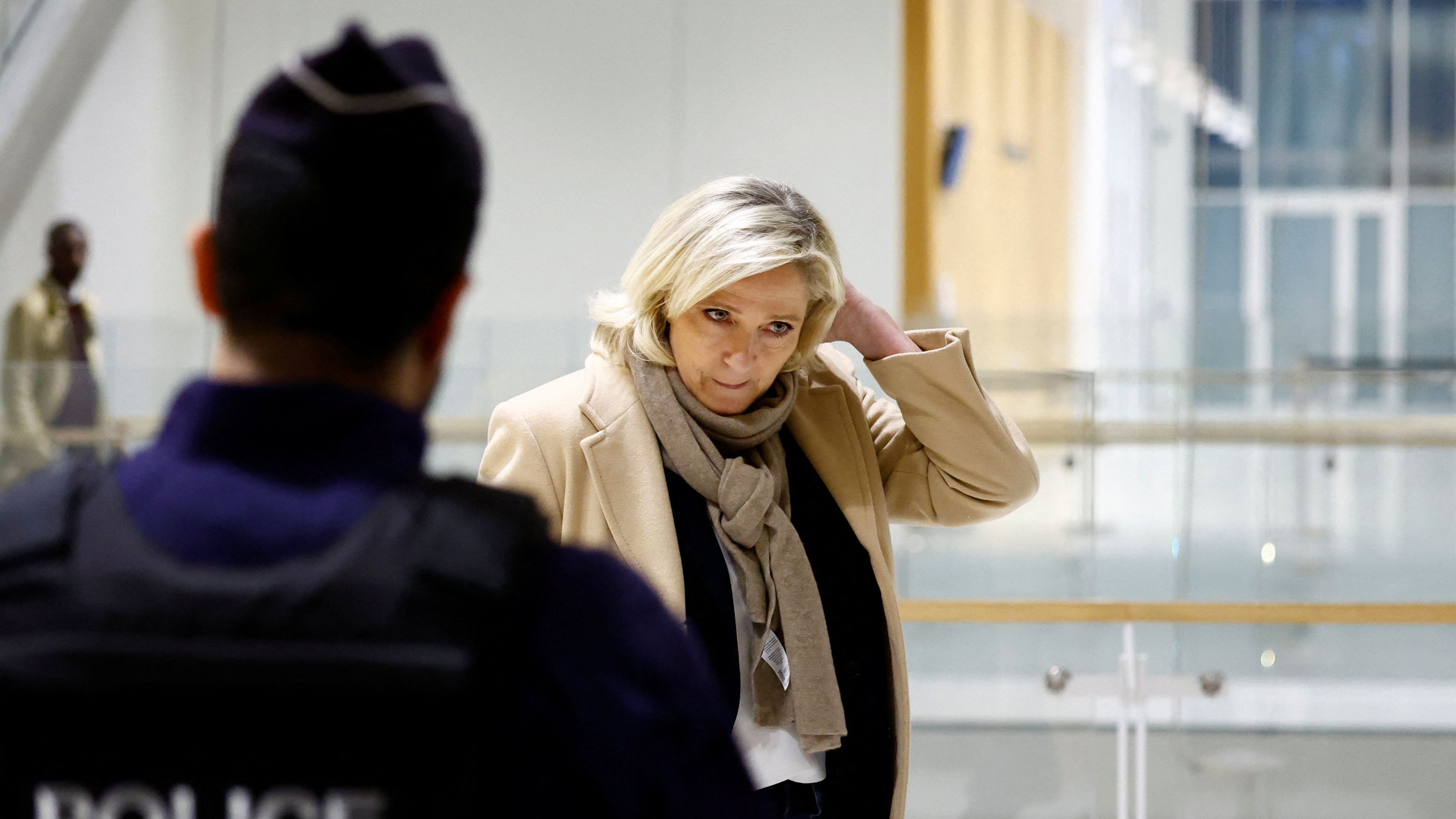 Le Pen’s defense tries to stop her disqualification