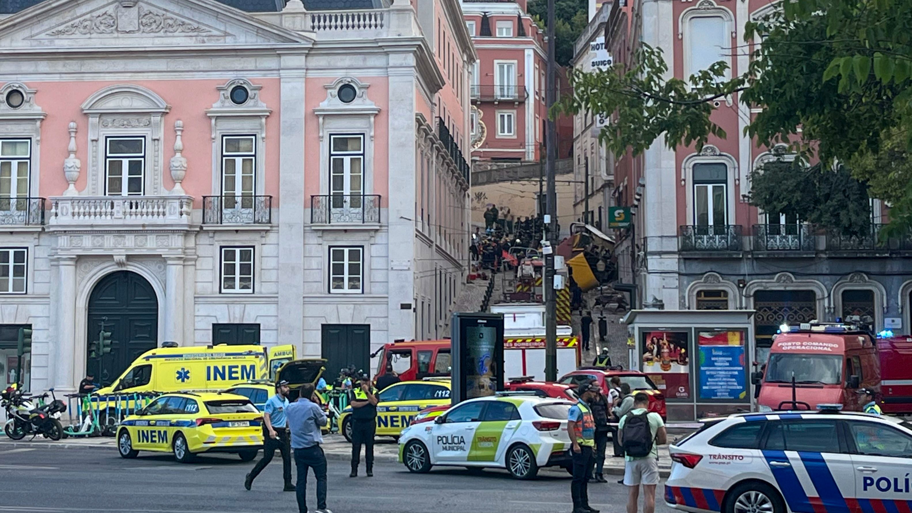 Varios muertos y al menos veinte personas heridas al descarrilar un turístico funicular en Lisboa