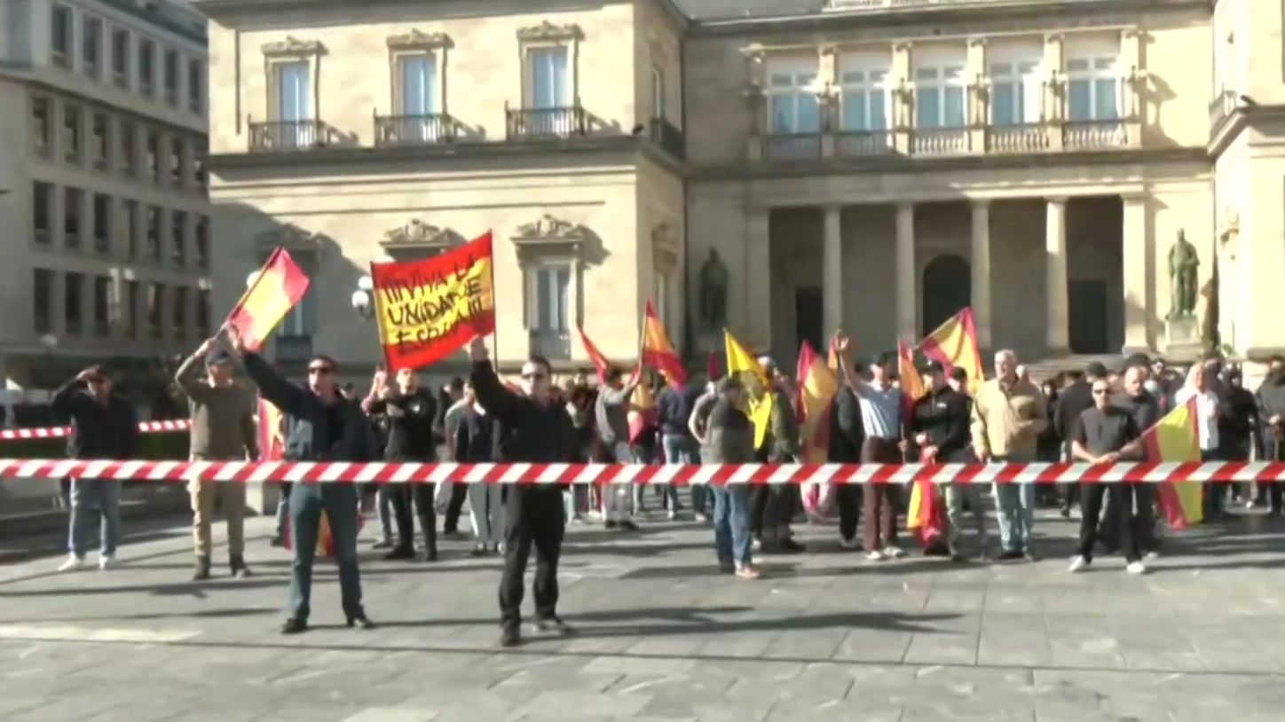 La Ertzaintza detiene a 19 personas por unos disturbios en Vitoria tras un acto de Falange Española