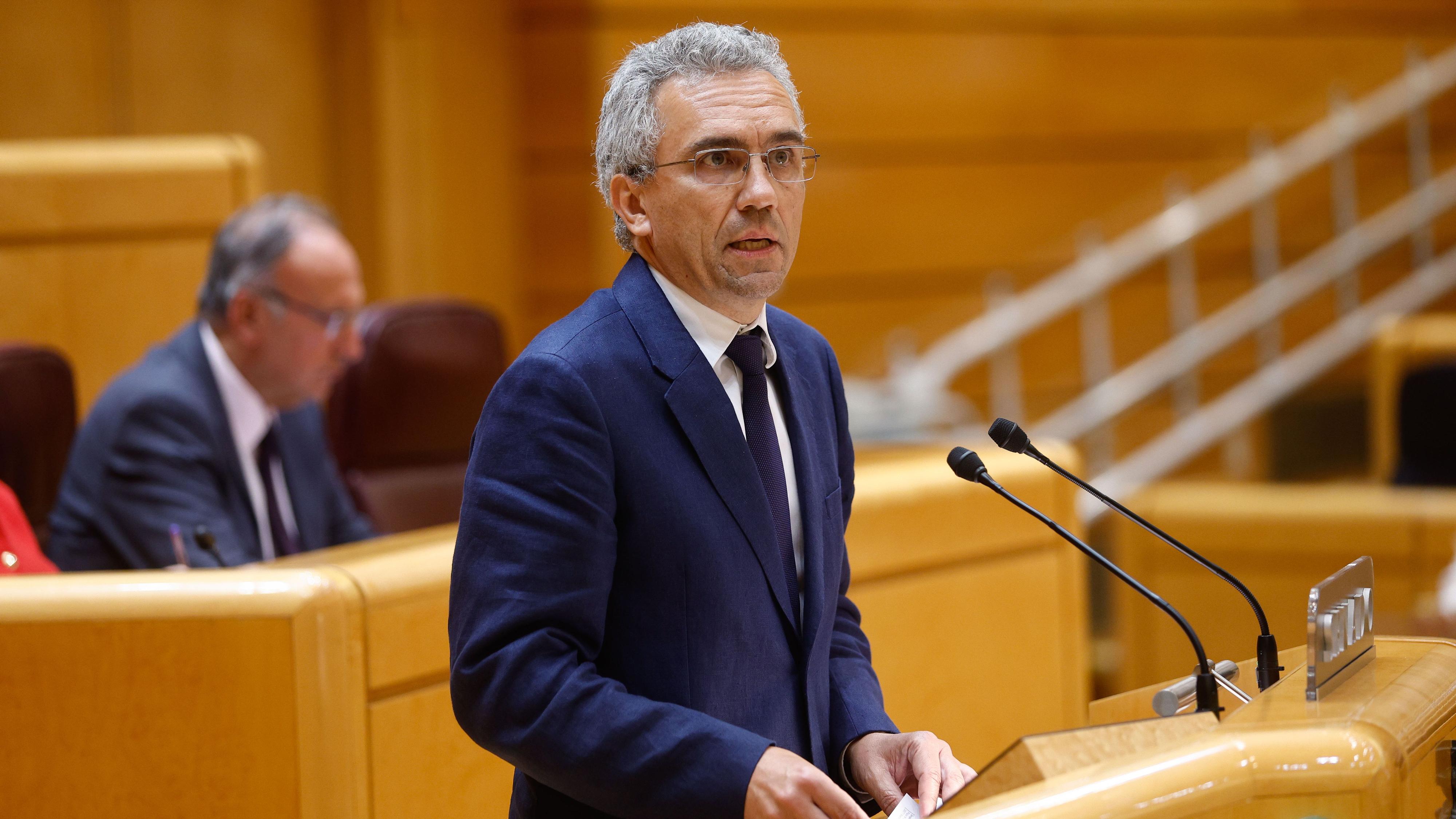 dimite-javier-izquierdo-como-senador-y-miembro-de-la-ejecutiva-del-psoe