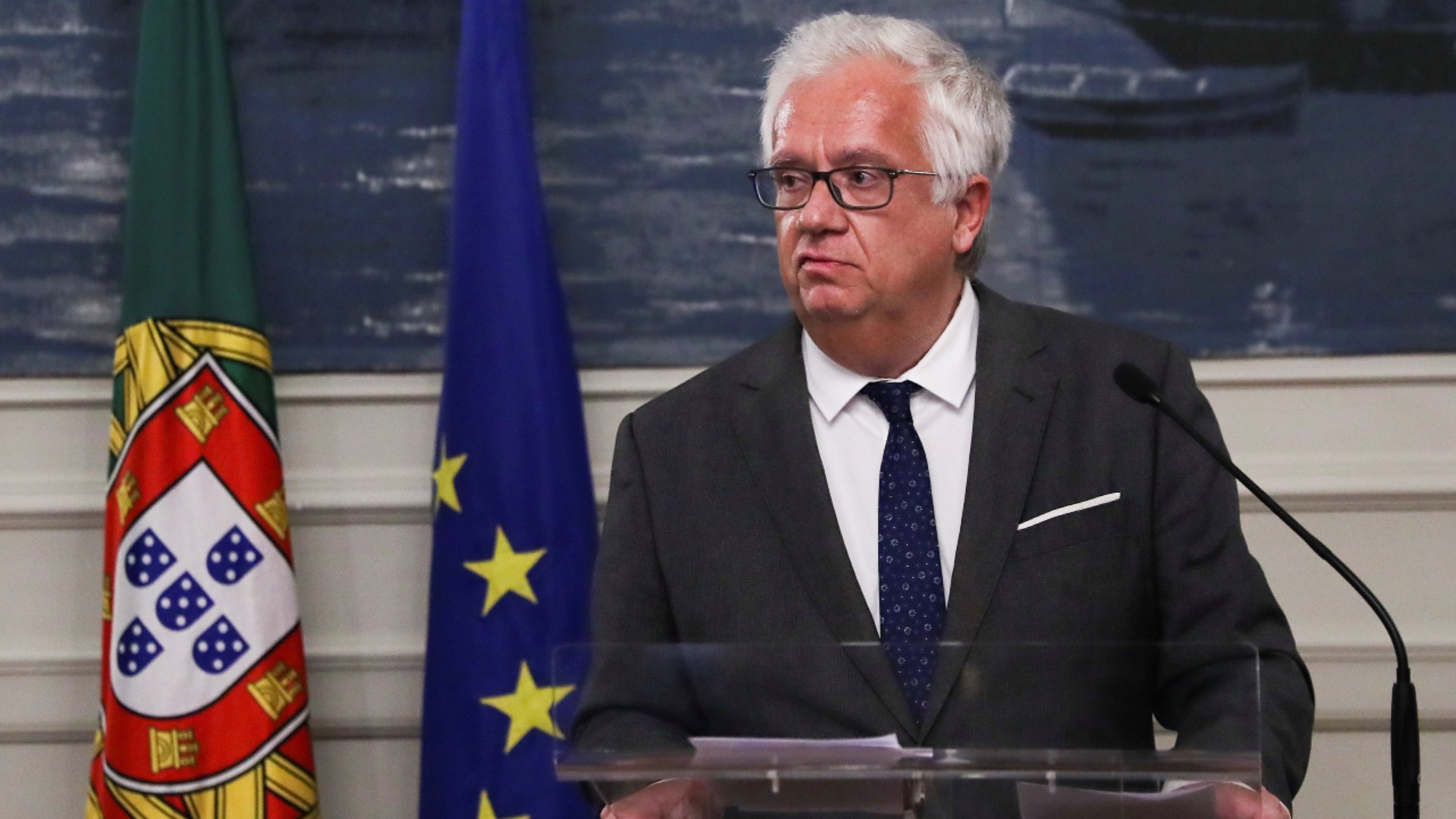 Dimite un ministro portugués cercado por la polémica