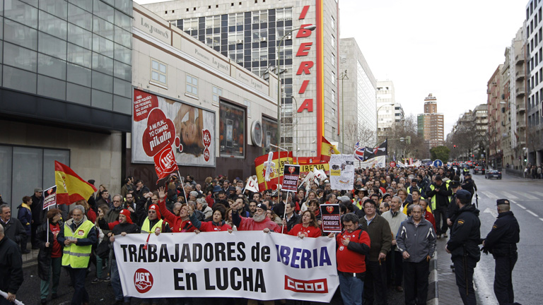 Iberia y sindicatos hasta el lunes para responder a la propuesta