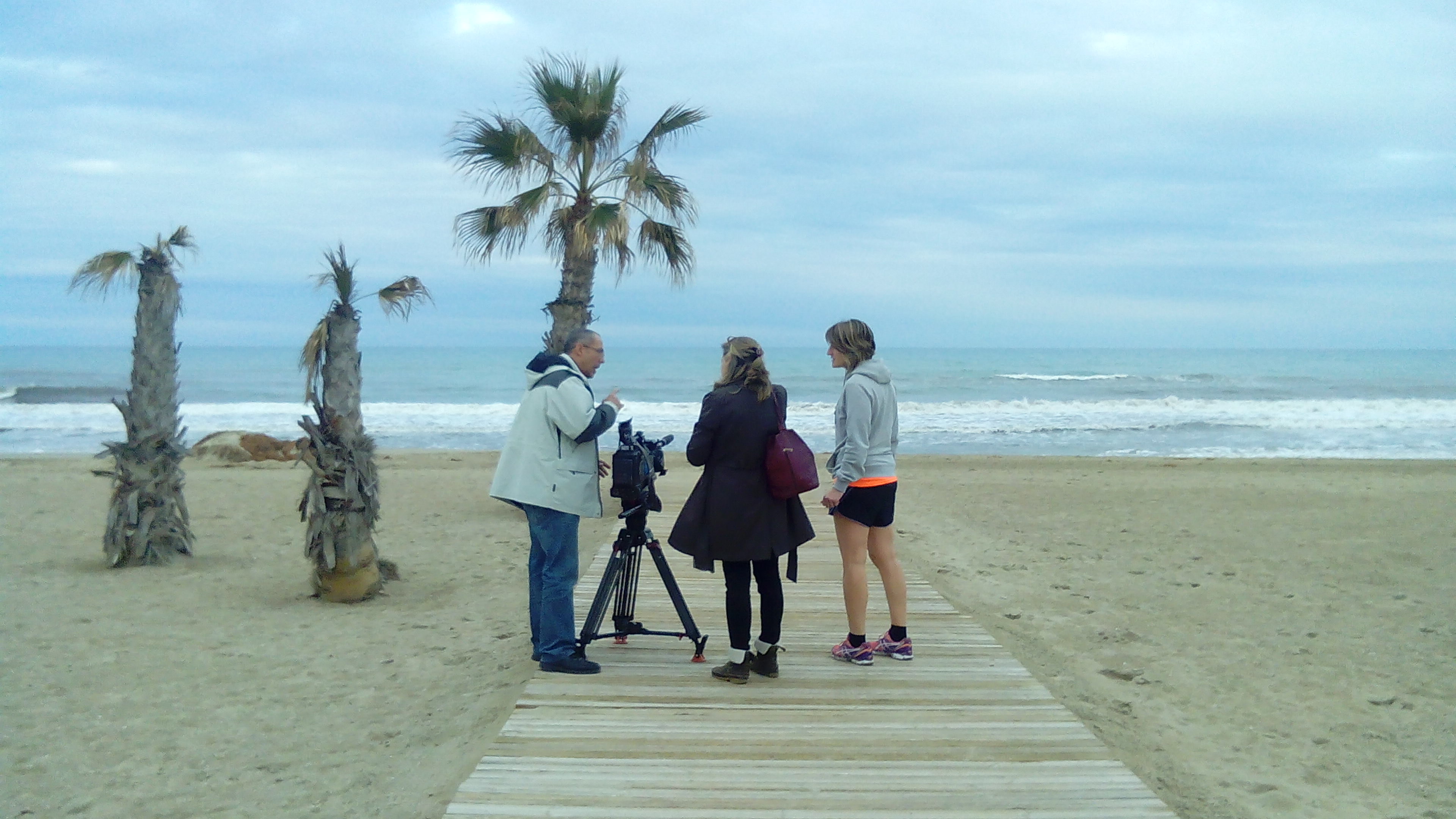 Documentos TV. Del podio al olvido. Álbum de rodaje Rodando con la judoka Leire Iglesias en la playa de San Juan en Alicante