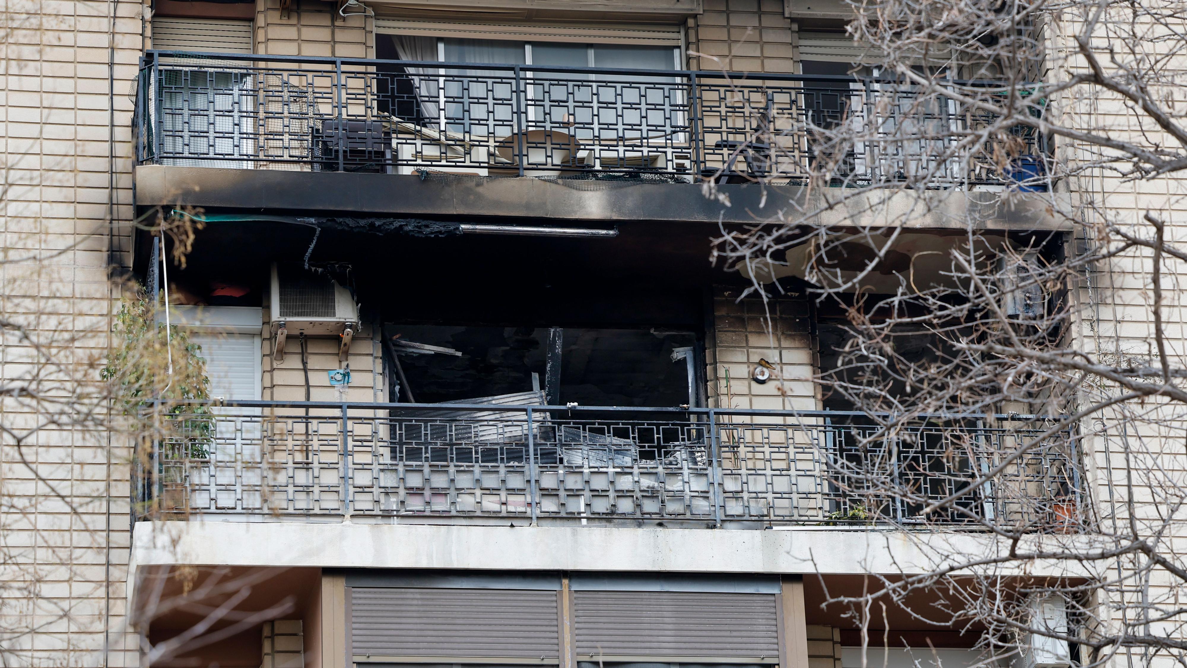Dos ancianos mueren por inhalación de humo en un incendio en Valencia