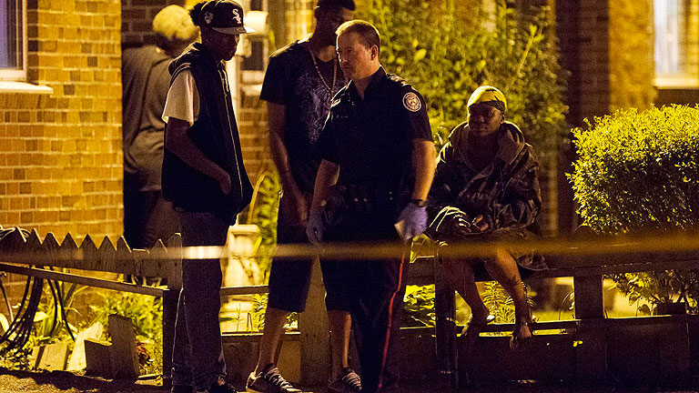 Dos muertos y una veintena de heridos en un tiroteo en Toronto