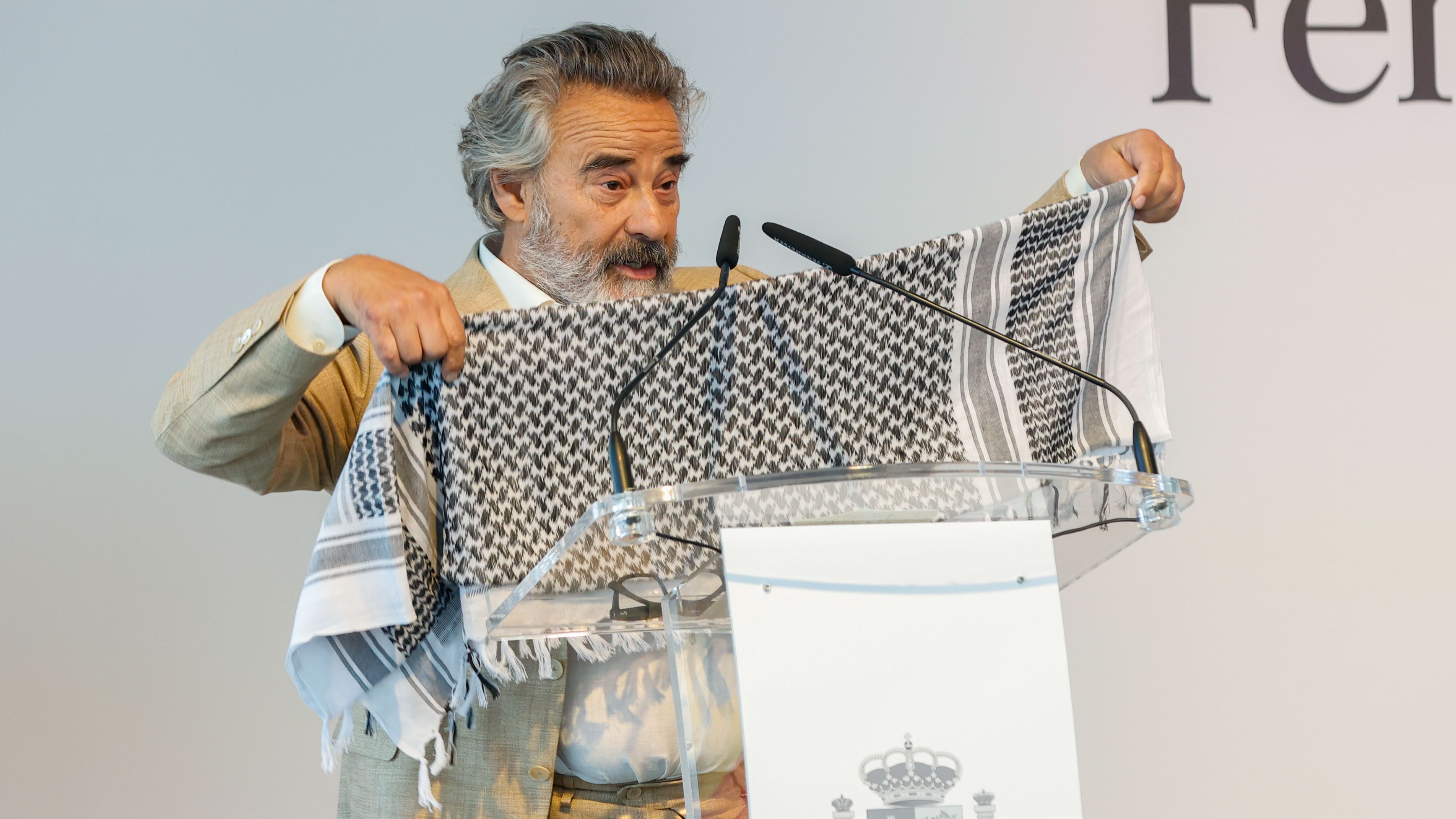 El actor Eduard Fernández, al recoger el Premio Nacional de Cinematografía: "Lo de Gaza es una auténtica barbaridad"