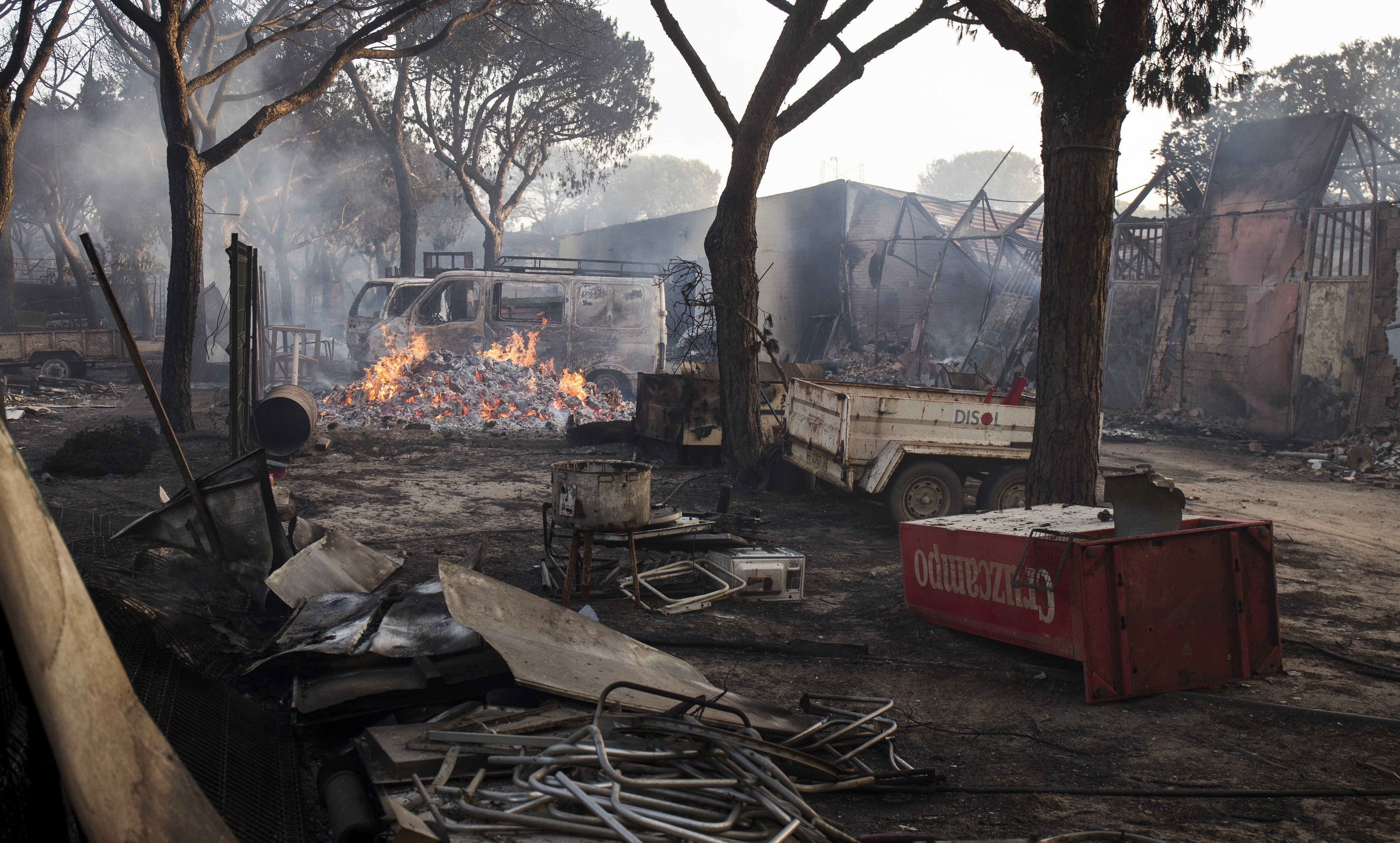 Los efectivos contra el fuego en Moguer se han duplicado Los efectivos contra el fuego en Moguer se han duplicado
