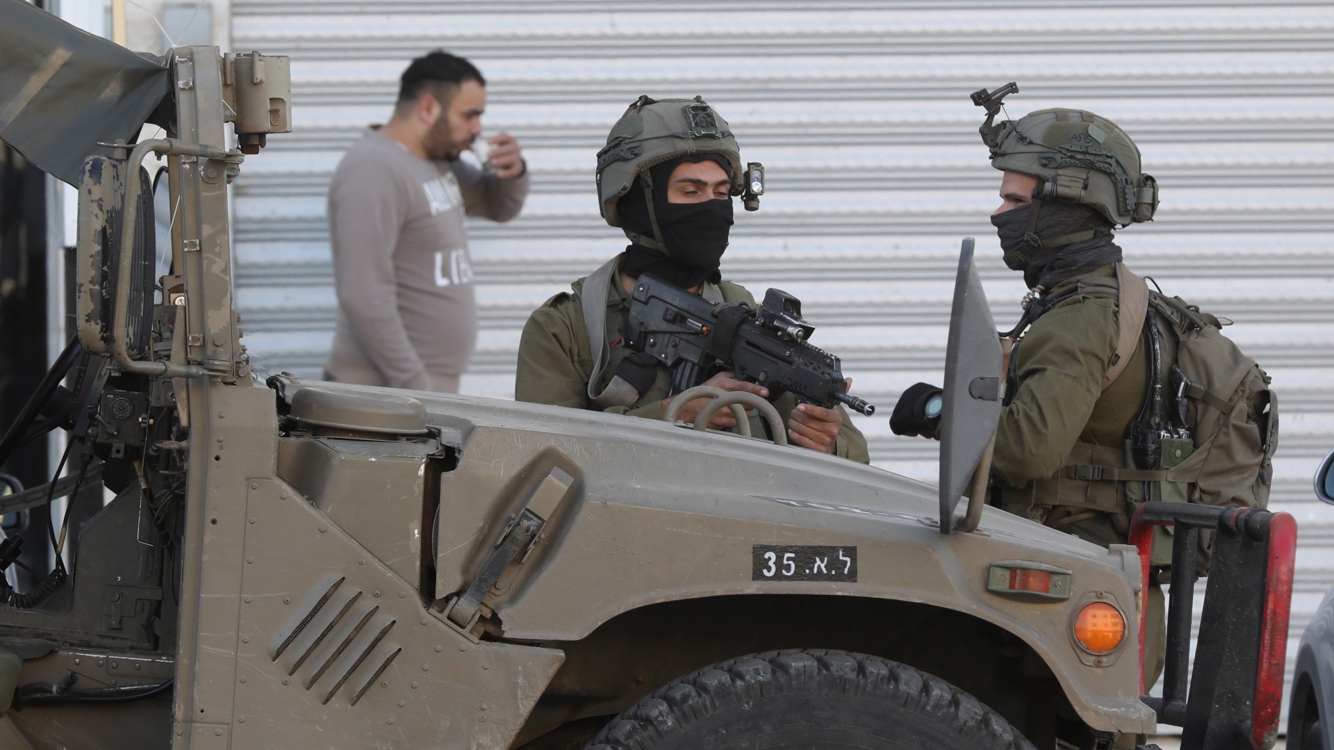 El ejército israelí mata a tres palestinos en Nablus