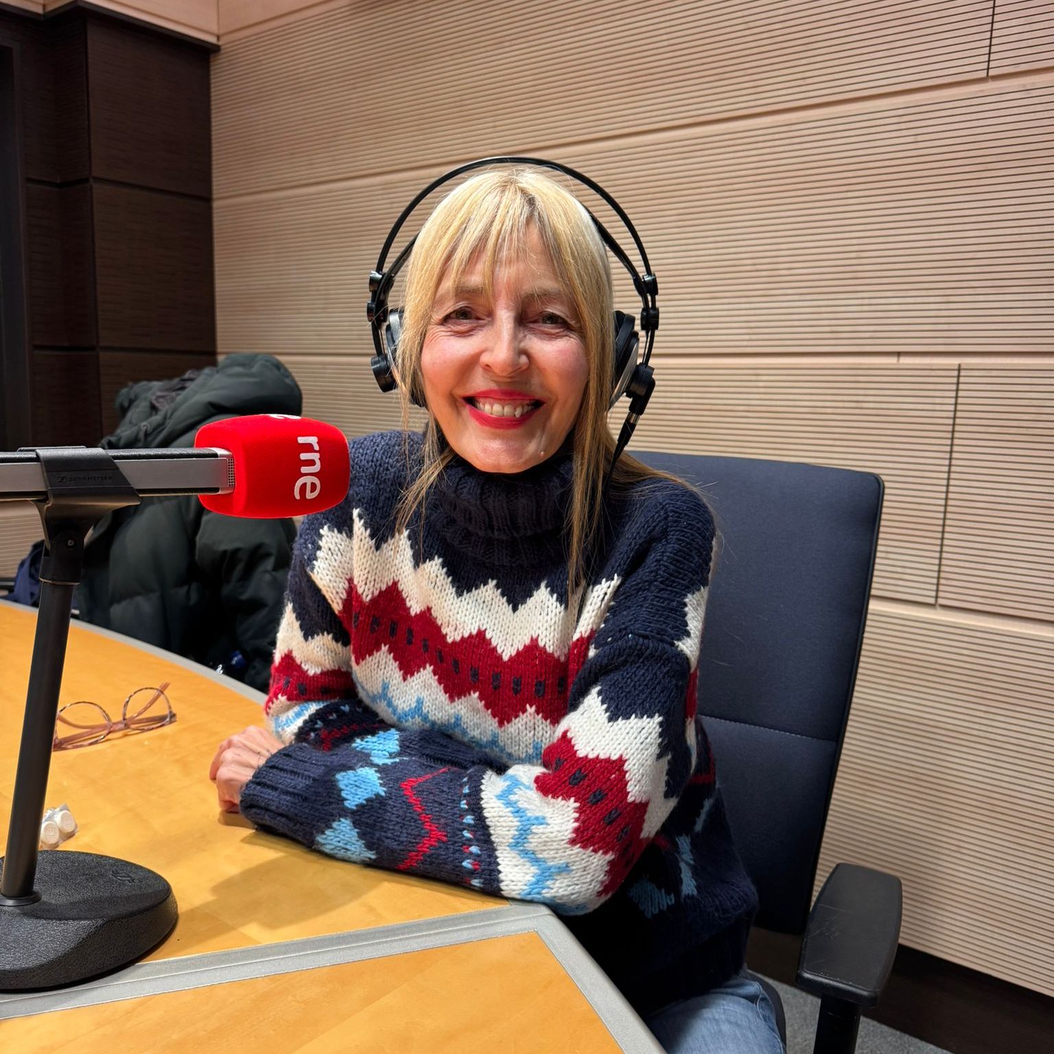 Con ellas. Mujeres que cuentan - Amparo Llanos Fayos: Una música entre libros - 21/01/26 episode artwork