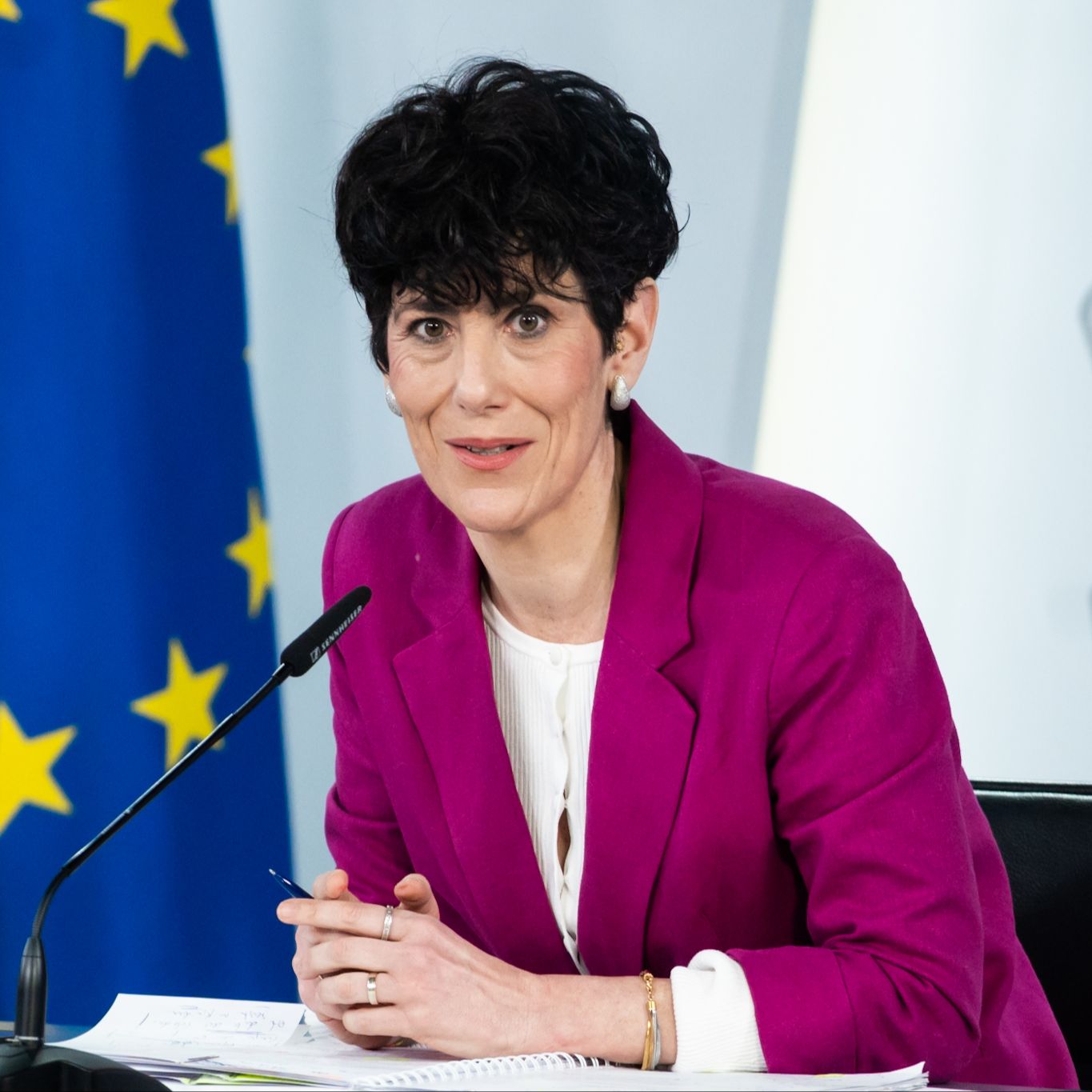 Elma Saiz: "Nosotros colaboramos con la justicia mientras otros destruyen pruebas"