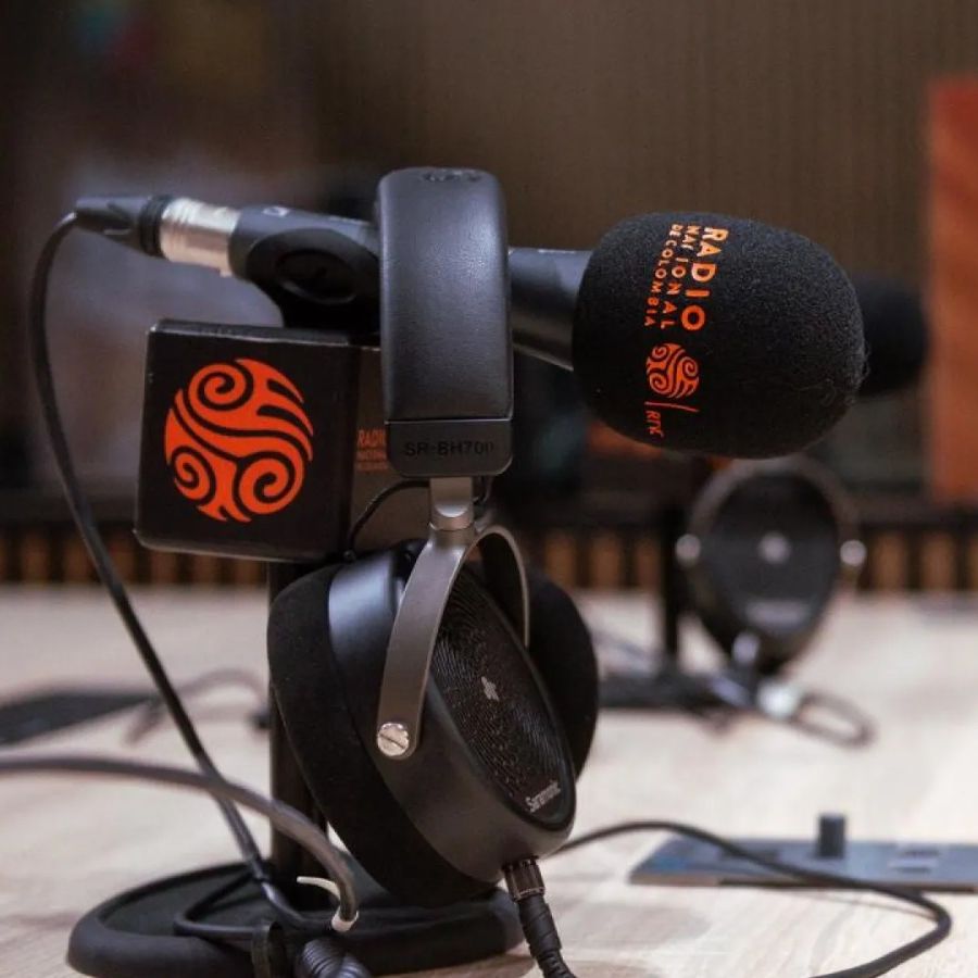 Hora América en Radio 5 - Las 'emisoras de paz' en Colombia, amenazadas por el Gobierno - 13/09/26