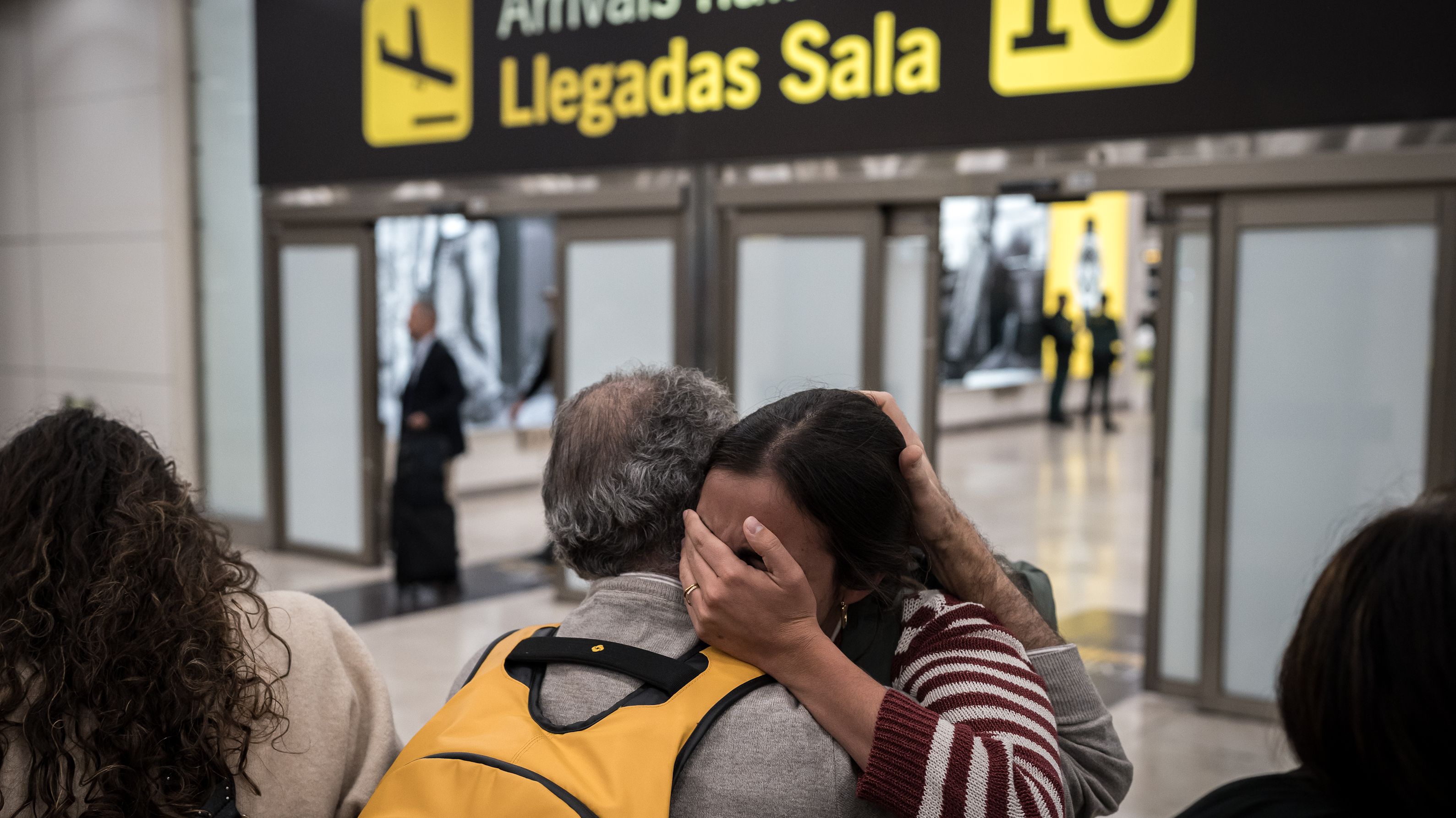 Llegan al aeropuerto de Barajas los primeros españoles evacuados desde Oriente Medio