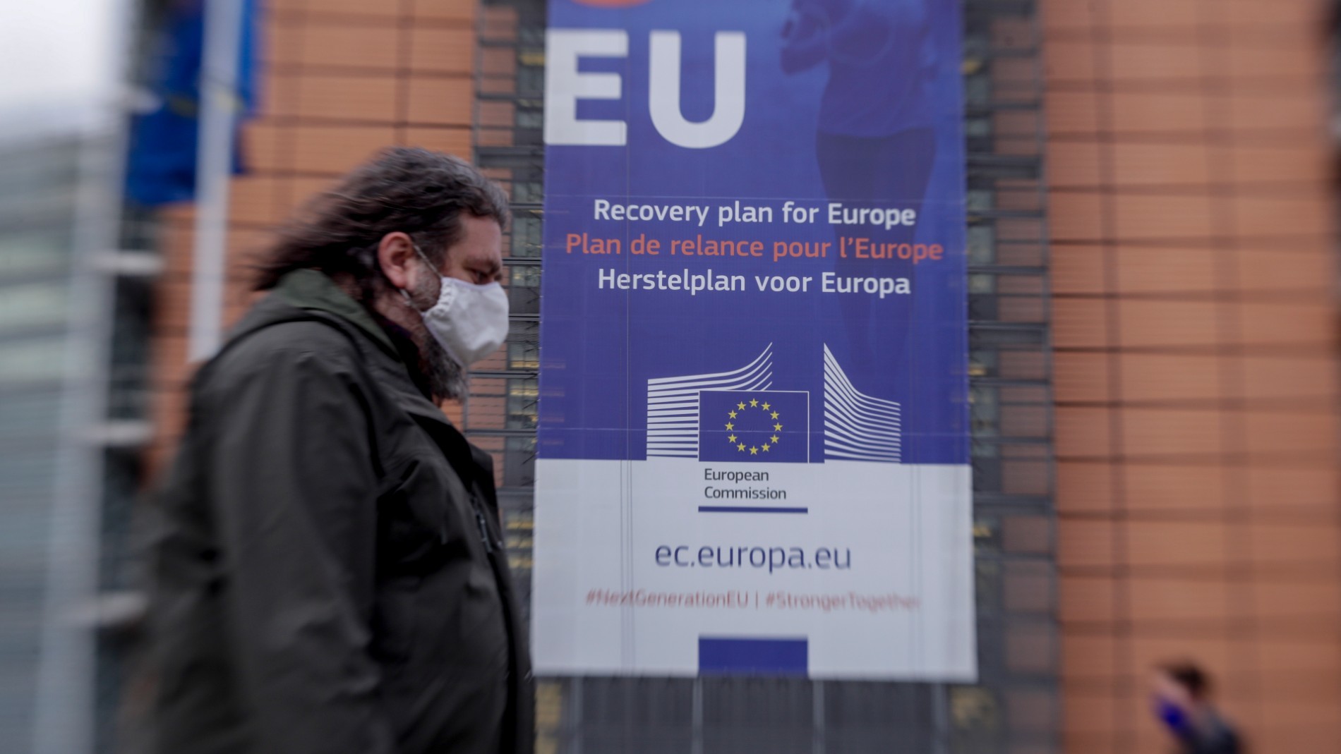 España recibe 4.000 millones de fondos de la UE contra el paro
