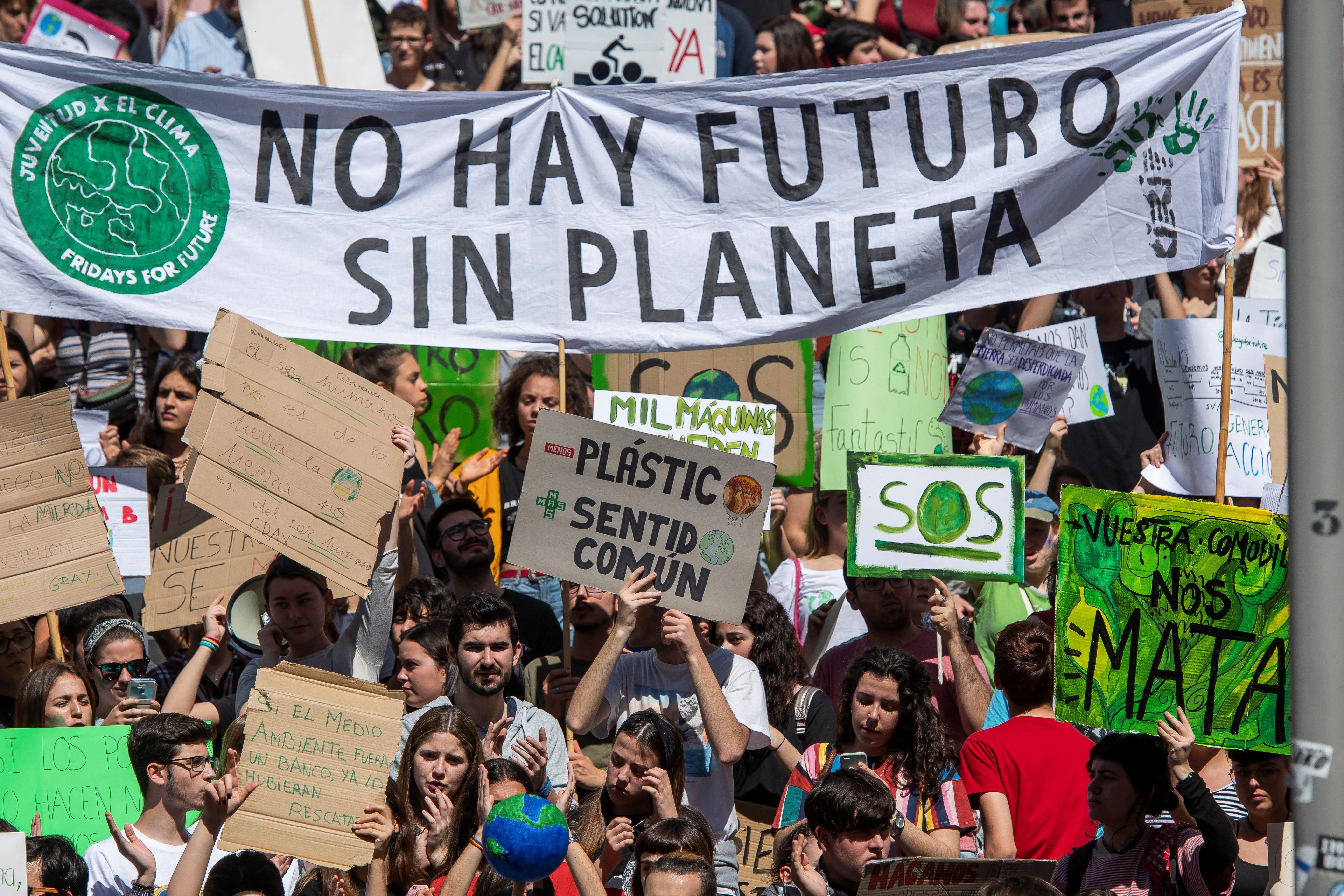 Los estudiantes piden a los políticos que "rescaten" el planeta Los estudiantes piden a los políticos que "rescaten" el planeta