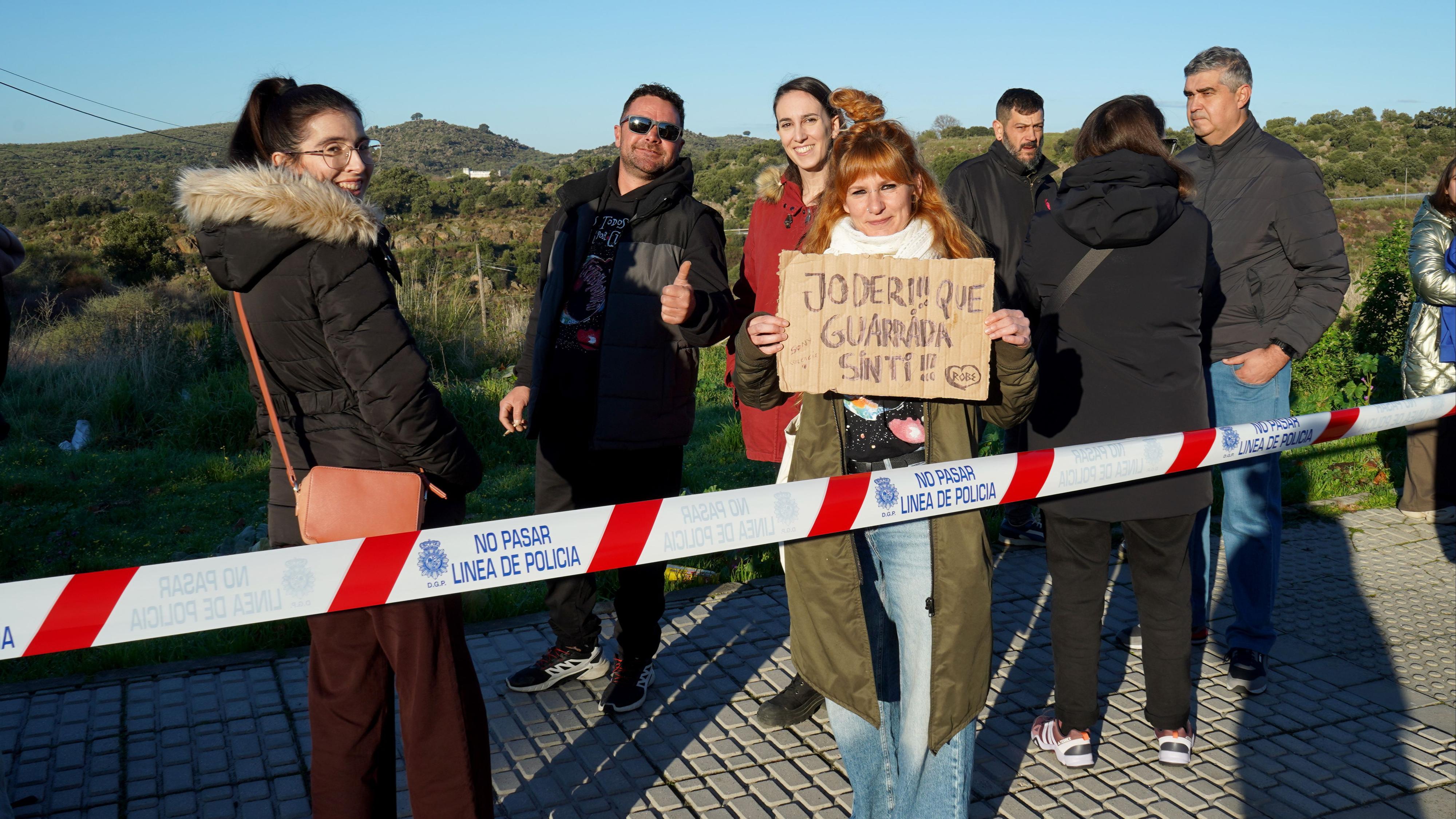 Les fans disent au revoir à Robe Iniesta lors d’un hommage à Plasencia