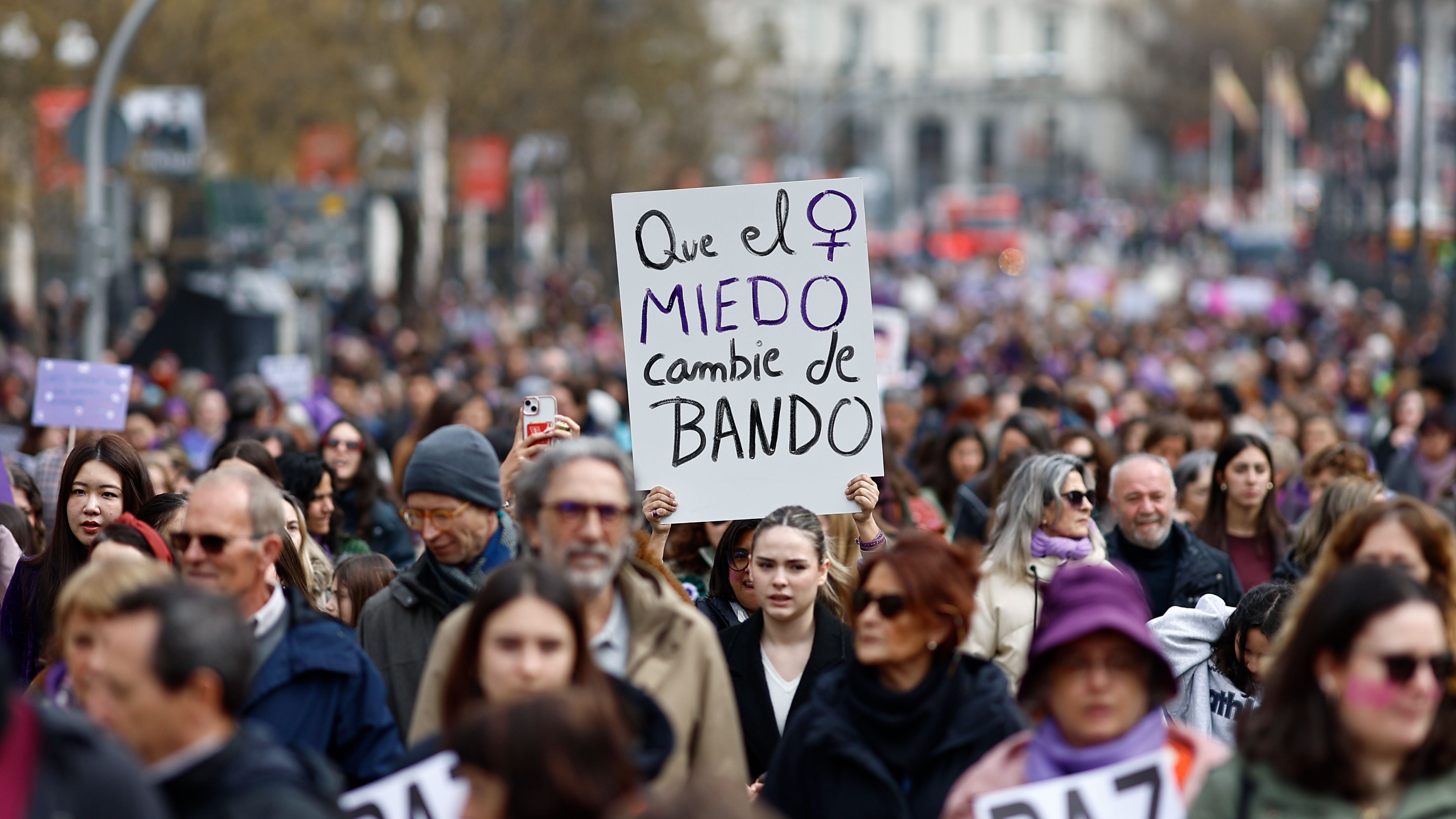 El feminismo sale a la calle este 8M a favor de la igualdad y la paz y ...