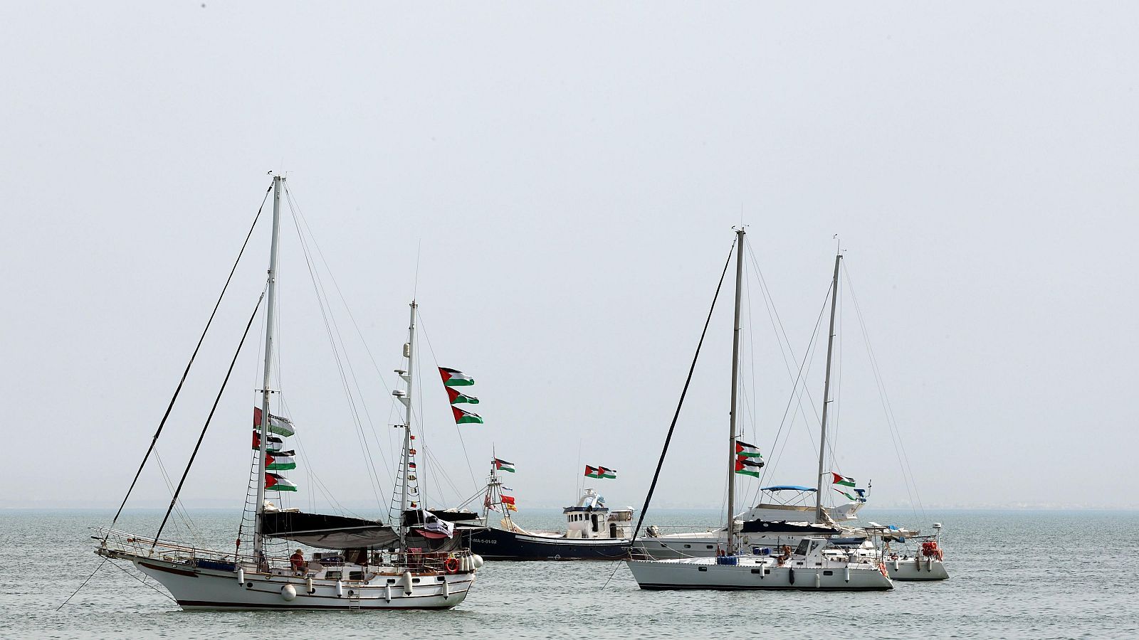 La Flotilla rumbo a Gaza sufre "explosiones" e interferencias: "Es un intento de asustarnos, no lo van a conseguir"