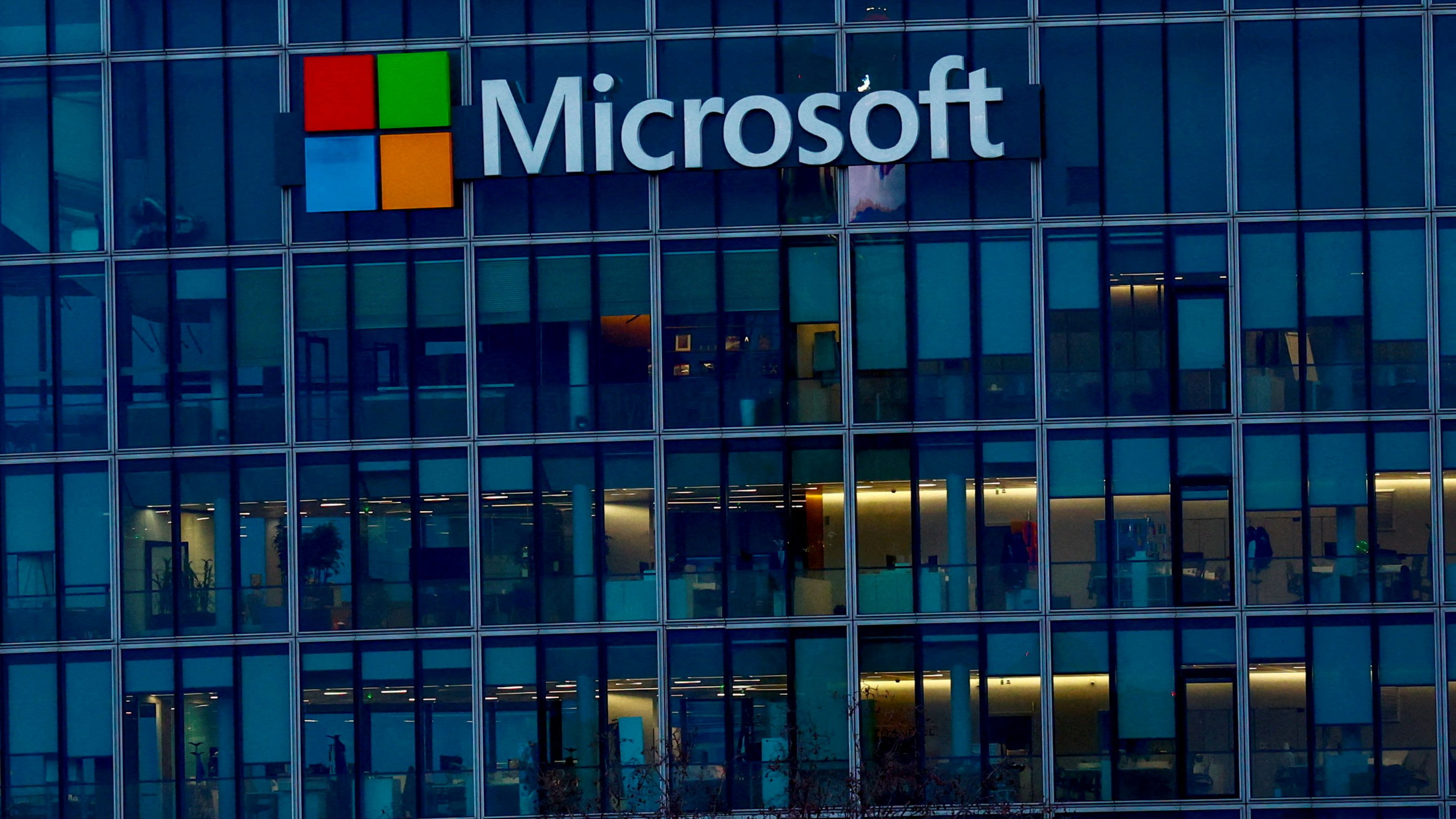 Microsoft y BlackRock lanzan un fondo para invertir en IA