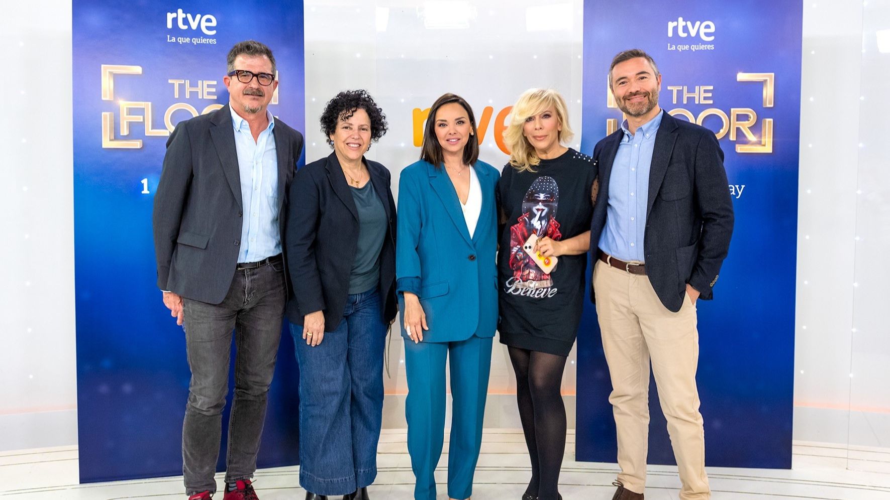 Foto de familia de los asistentes