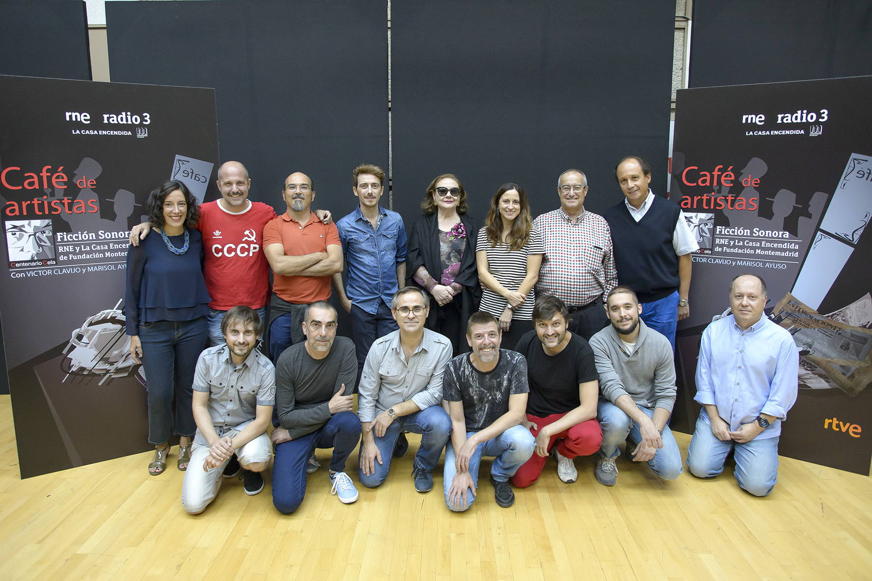 Foto de familia de 'Café de Artistas'. Foto de familia de 'Café de Artistas'.