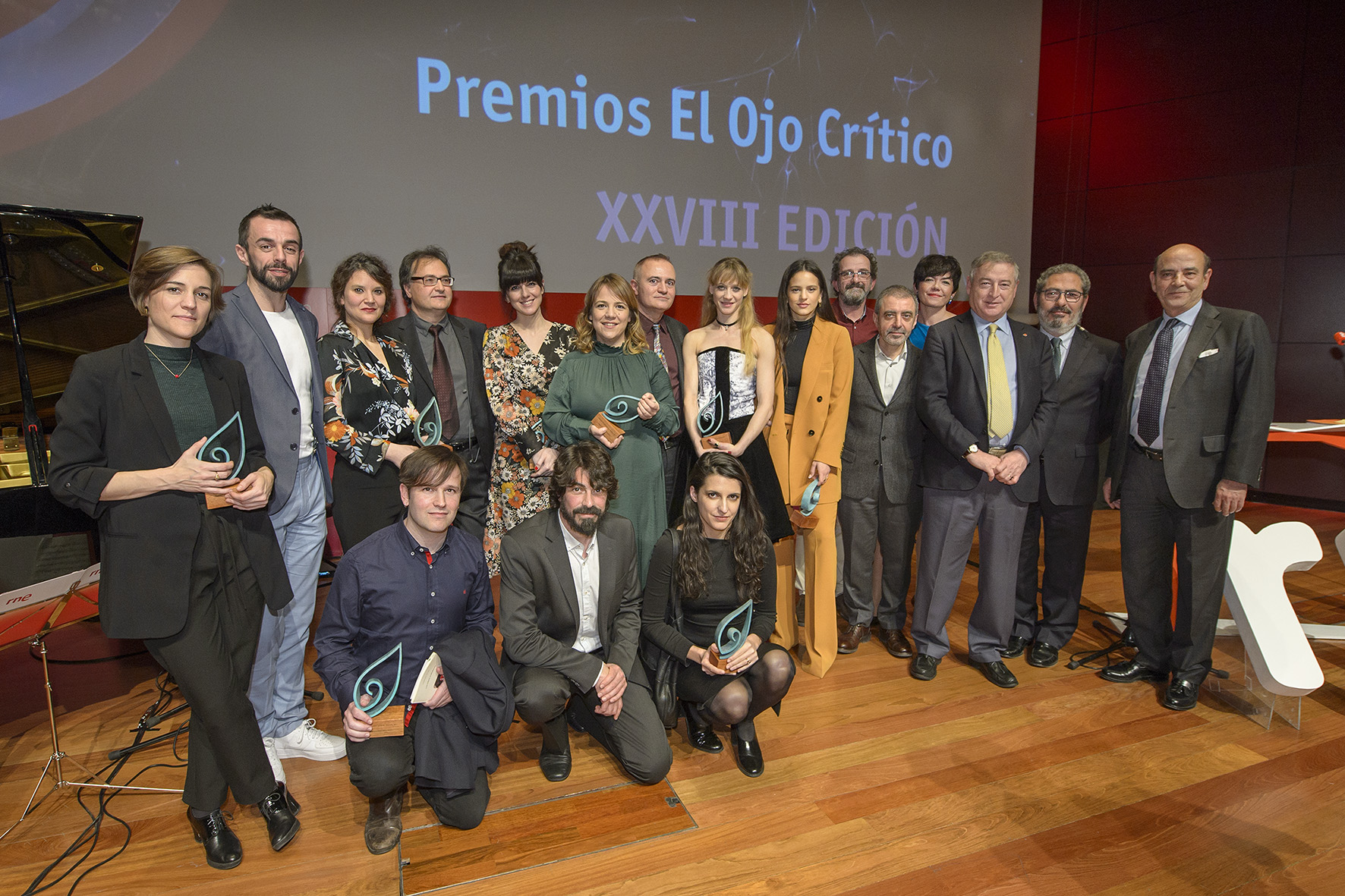 Foto de familia de los premiados, en el Museo Reina Sofía