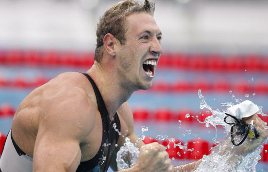 El francés alain bernard gana el oro en los 100 metros libres