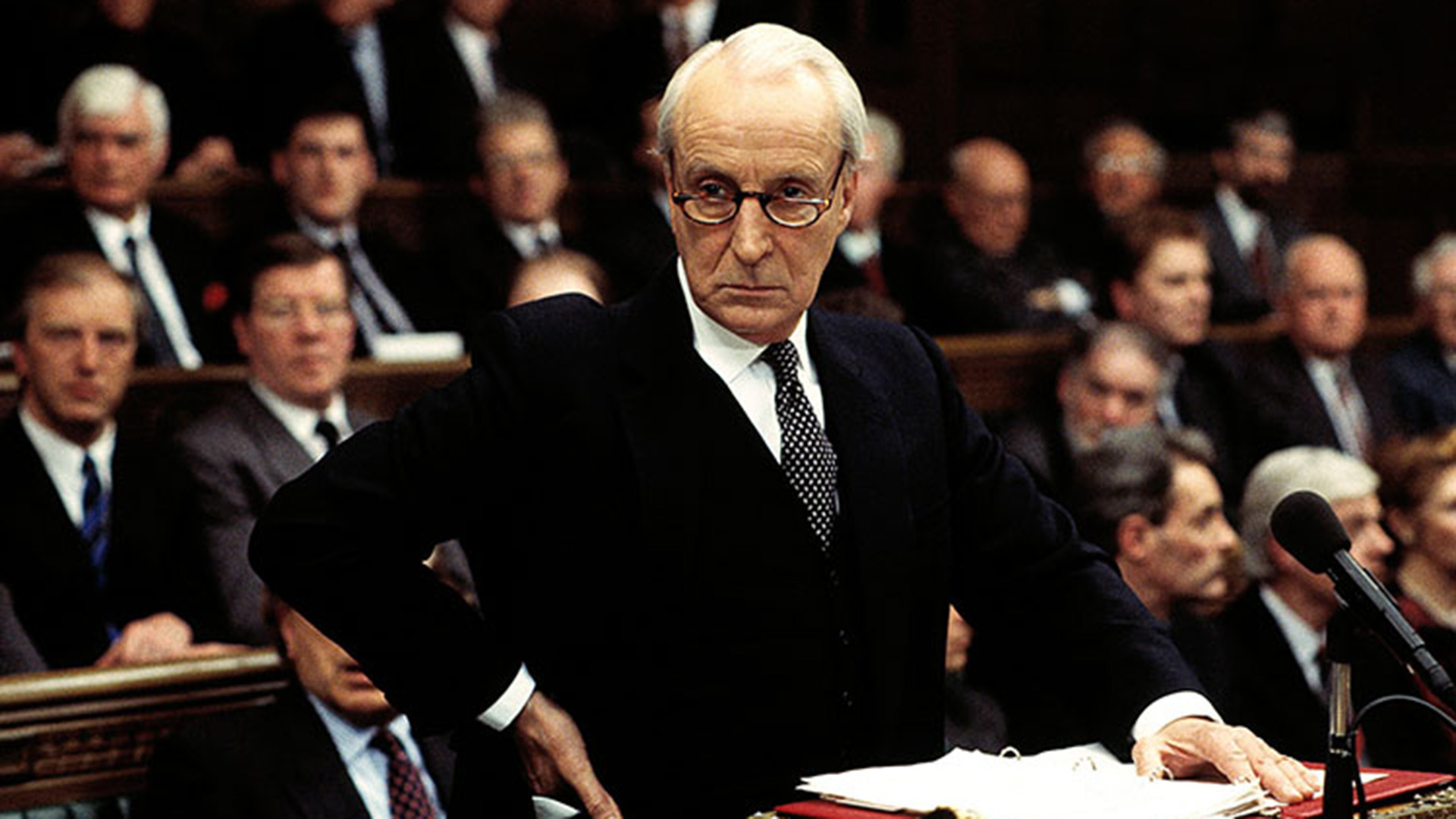 Francis Urquhart traza un plan para derrocar al Primer Ministro y reemplazarle.