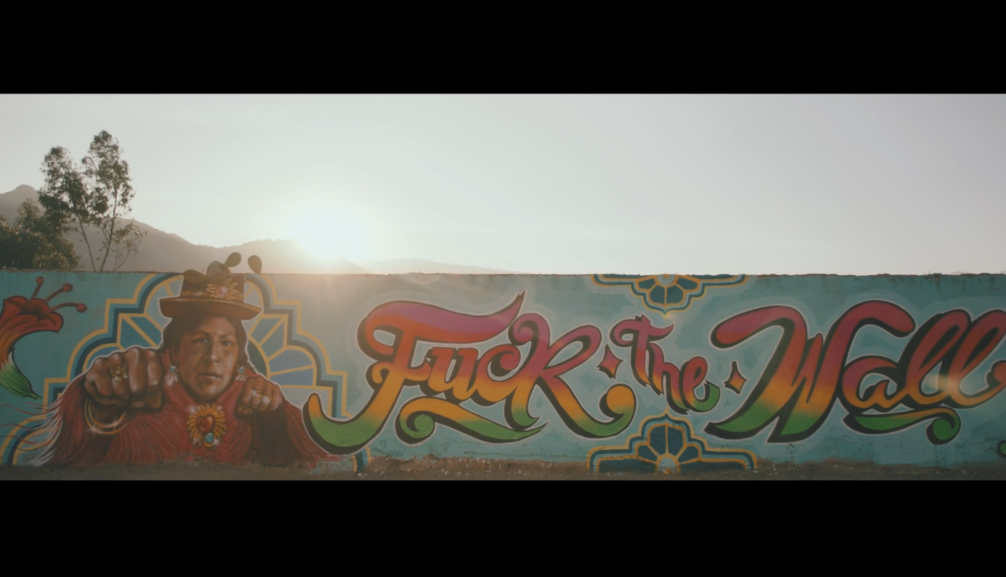 "Fuck the wall" es el lema de El Ojo de Iberoamérica 2016