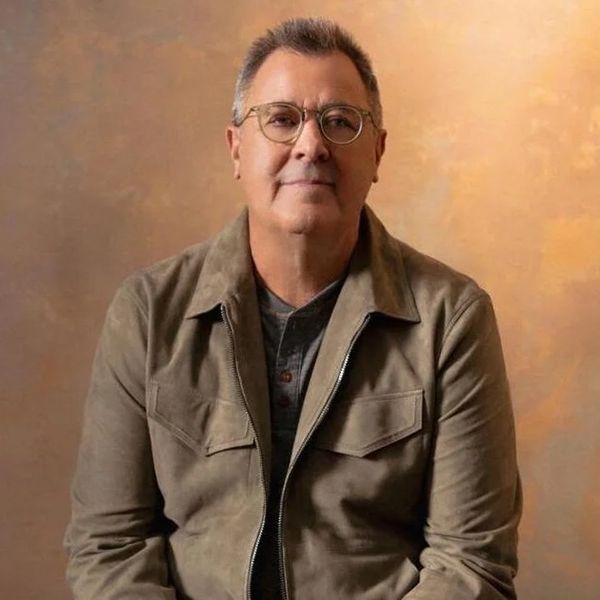 Sin Rodeos - “Go Rest High On That Mountain” de Vince Gill tiene nueva estrofa - 16/10/25