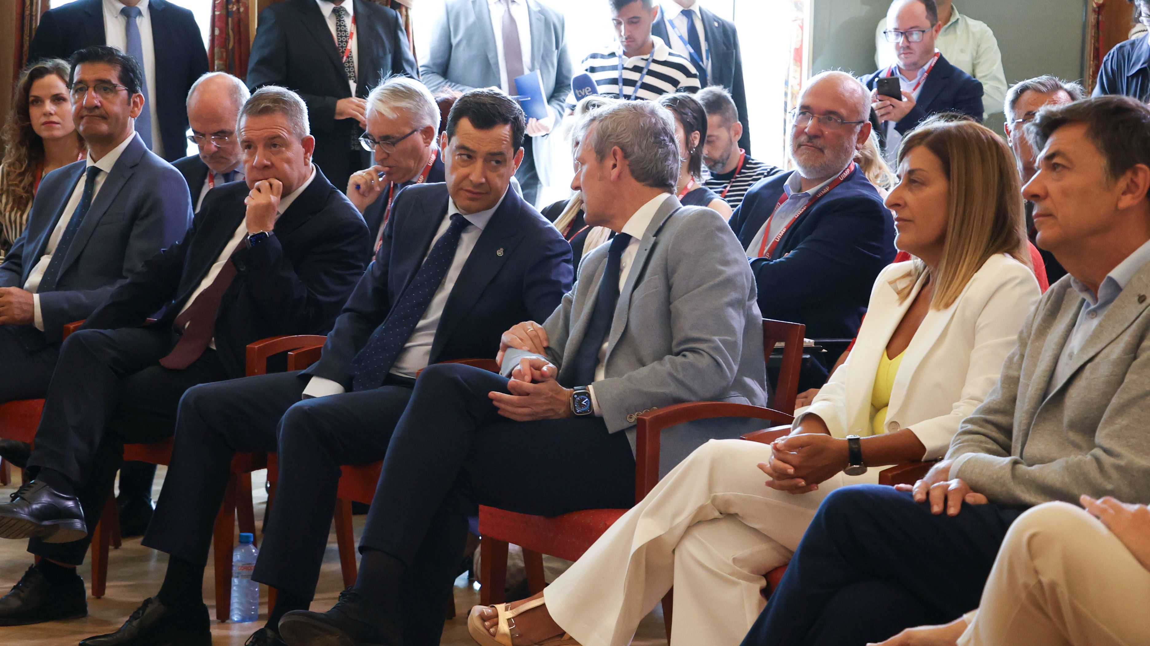 El Gobierno acusa a las comunidades del PP de rechazar la quita de deuda por "orden de Génova" y éstas hablan de "treta"