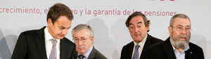 El Gobierno, los sindicatos y la patronal firman solemnemente el ...