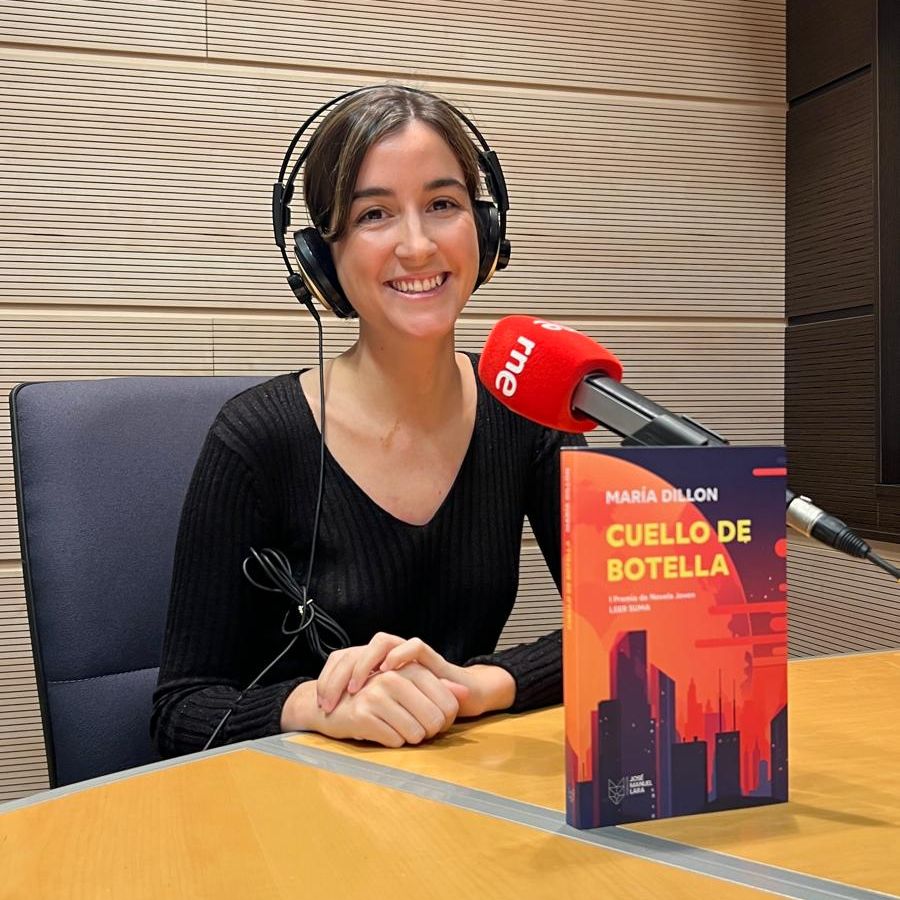 A golpe de bit - La distopía Cuello de botella, novela debut de María Dillon
