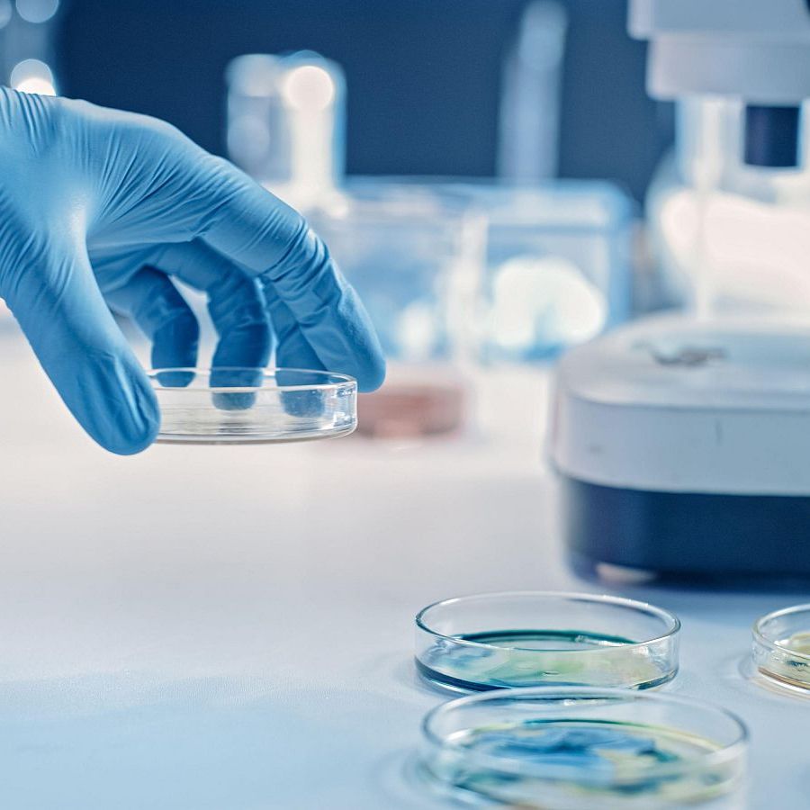 A golpe de bit - El gen que crea superbacterias resistentes a antibióticos - 10/10/25