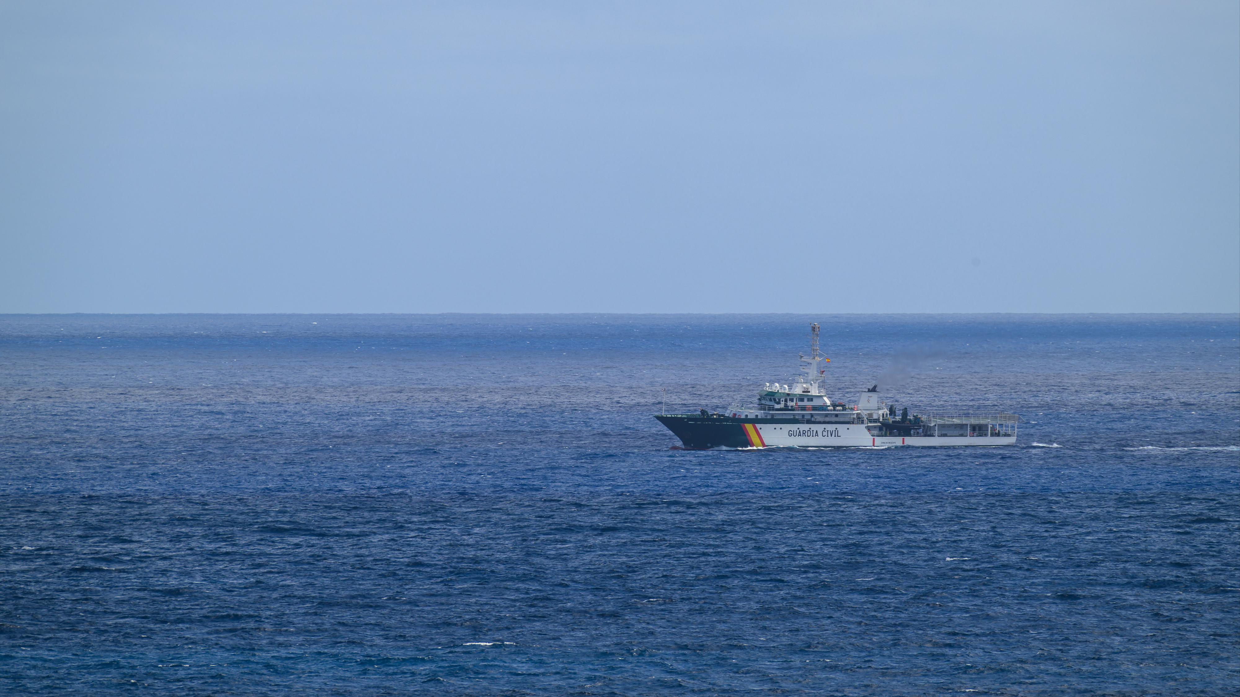 La Guardia Civil intercepta en el Atlántico un carguero con hasta 45 toneladas de cocaína, el mayor alijo en alta mar en Europa — image 1