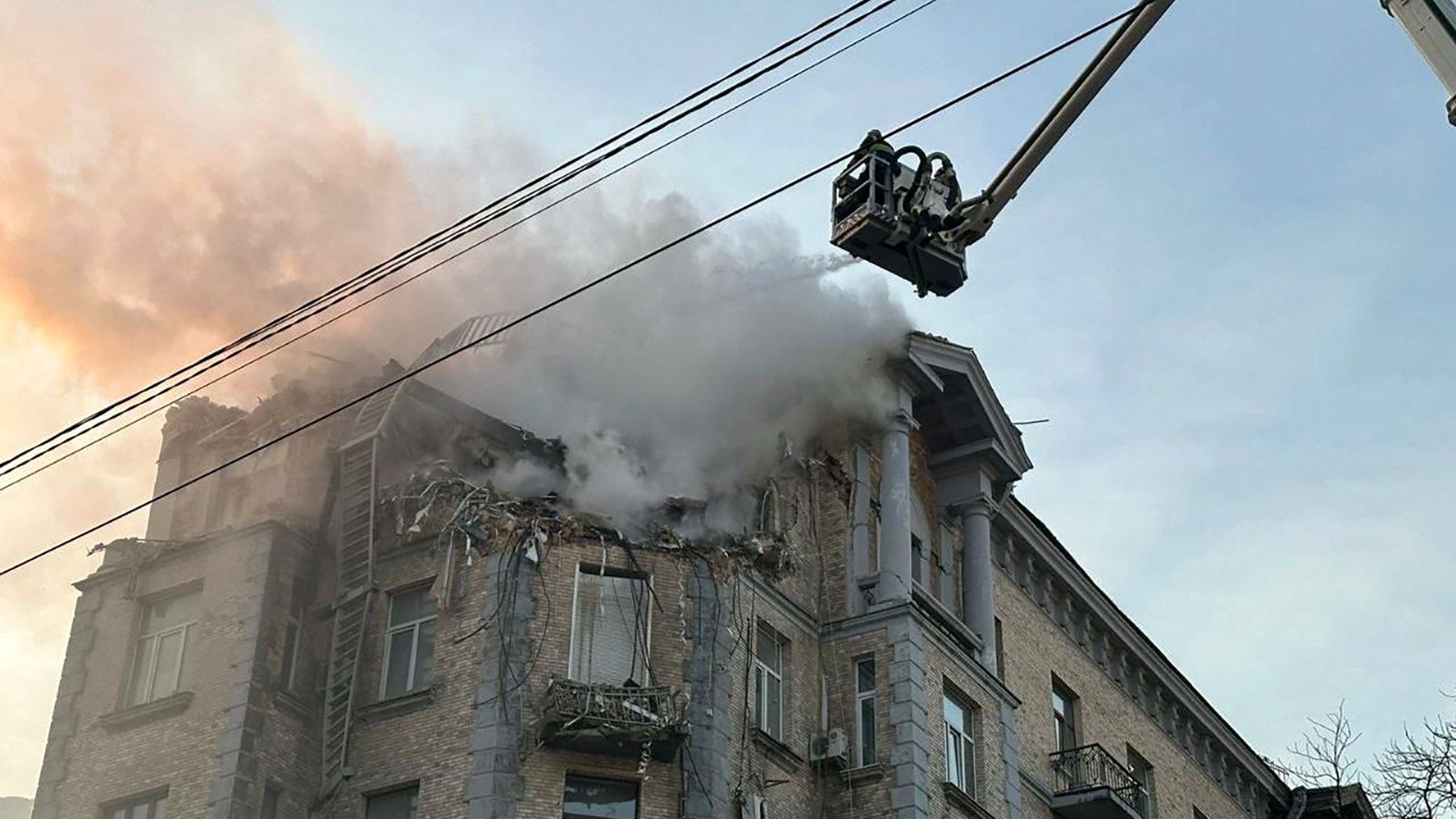 Ukraine War Enters 1,045th Day: Bombings, Gas Disputes, and Prisoner Recruitment - News Directory 3