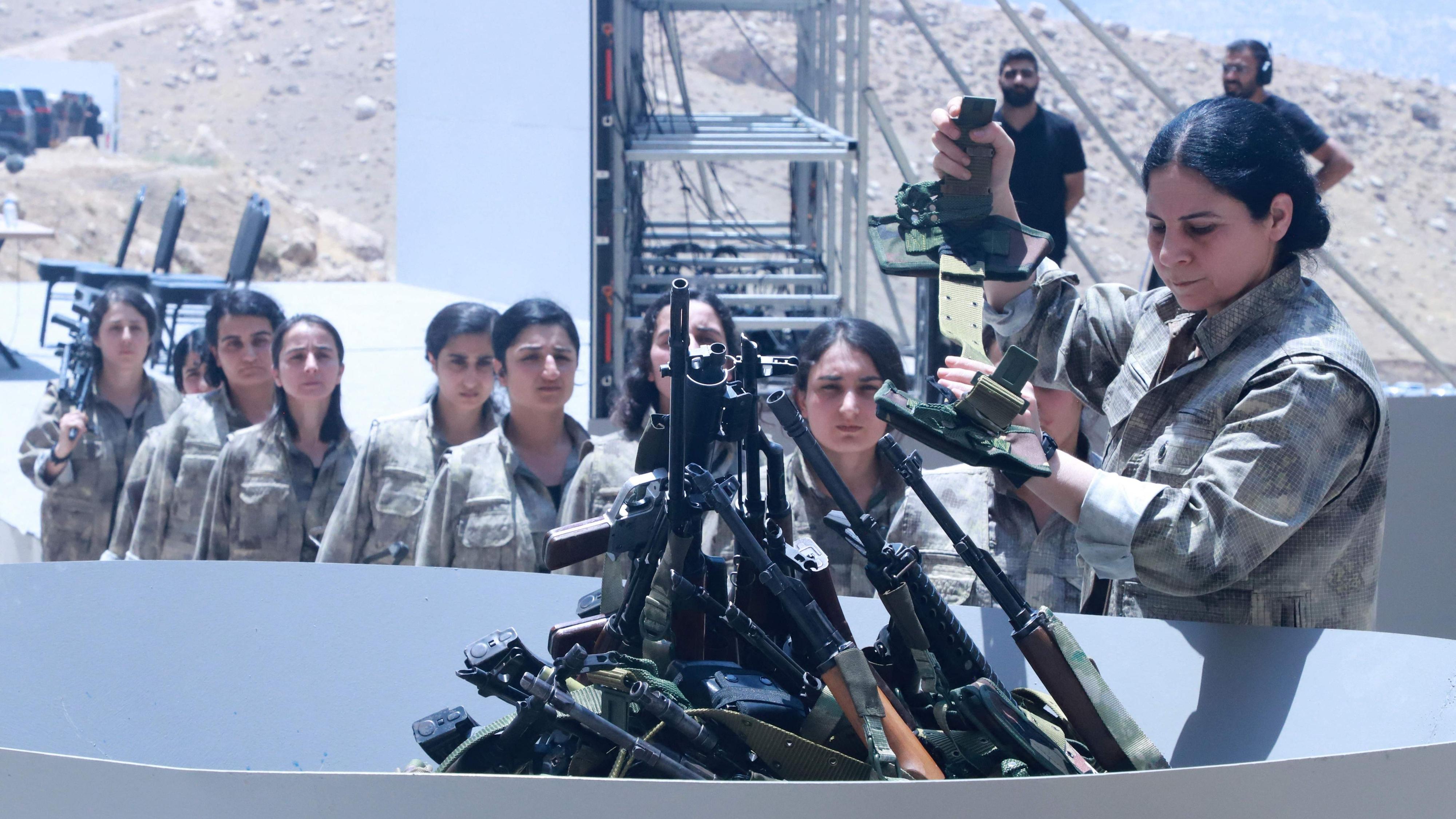 La guerrilla kurda PKK inicia su desarme tras el anuncio de disoluci�n