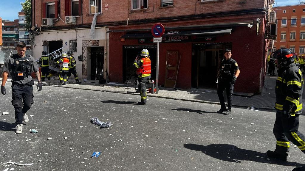 Al menos 21 heridos, tres de ellos graves, en la explosión de un bar en Puente de Vallecas, Madrid