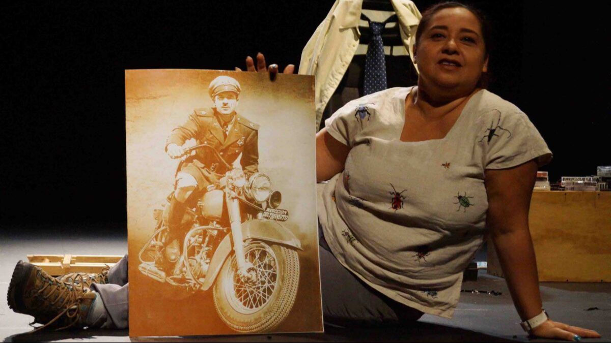 Una història de dolor i resistència relatada amb humor Una història de dolor i resistència relatada amb humor