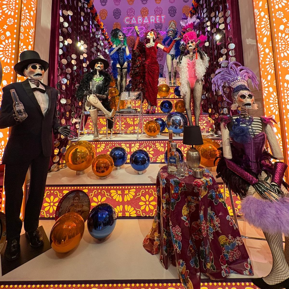Hora América en R5 - Altar de muertos 'Cabaret El Recuerdo' en Casa de México - 19/10/25