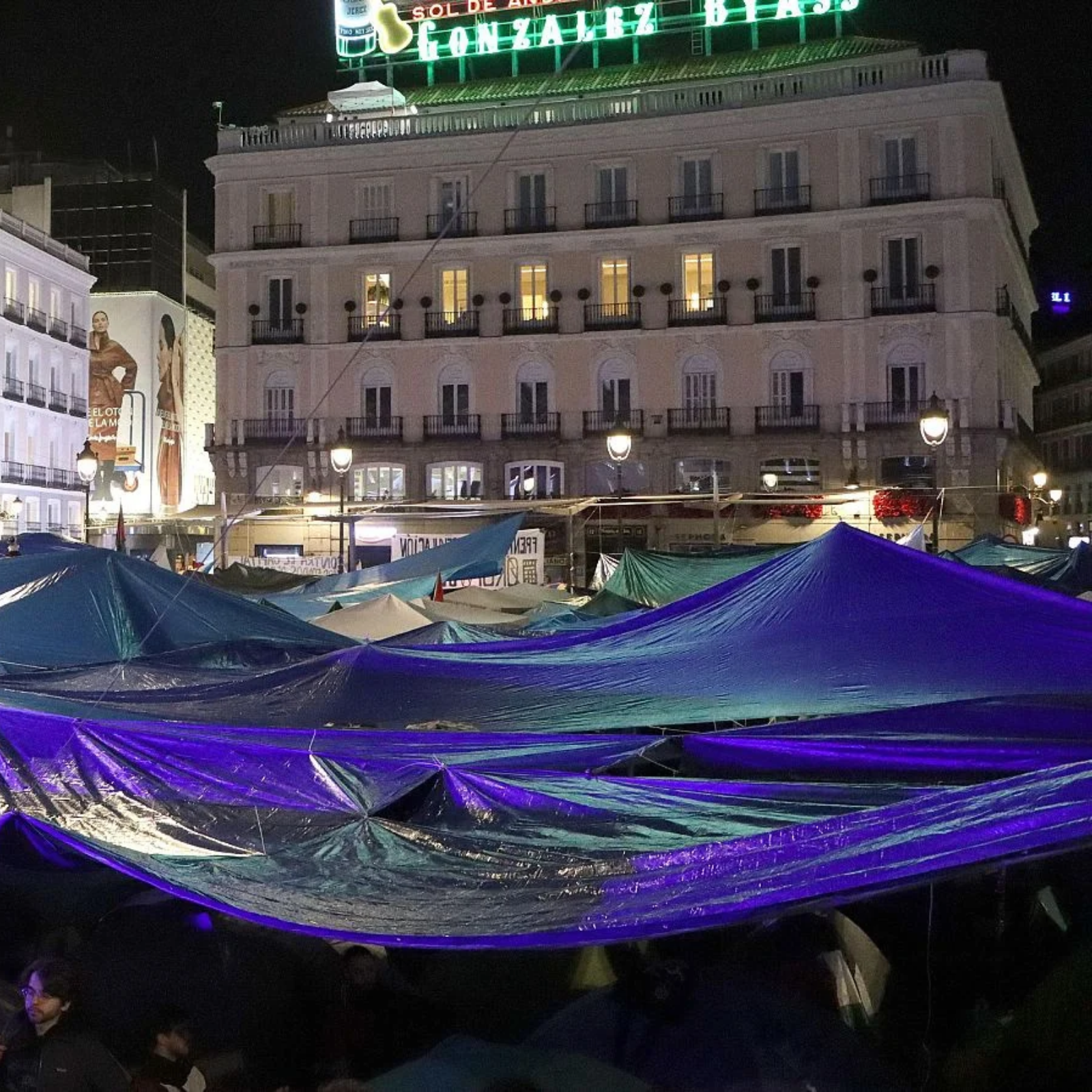 Hoy empieza todo: Sigue la acampada en Sol por la vivienda