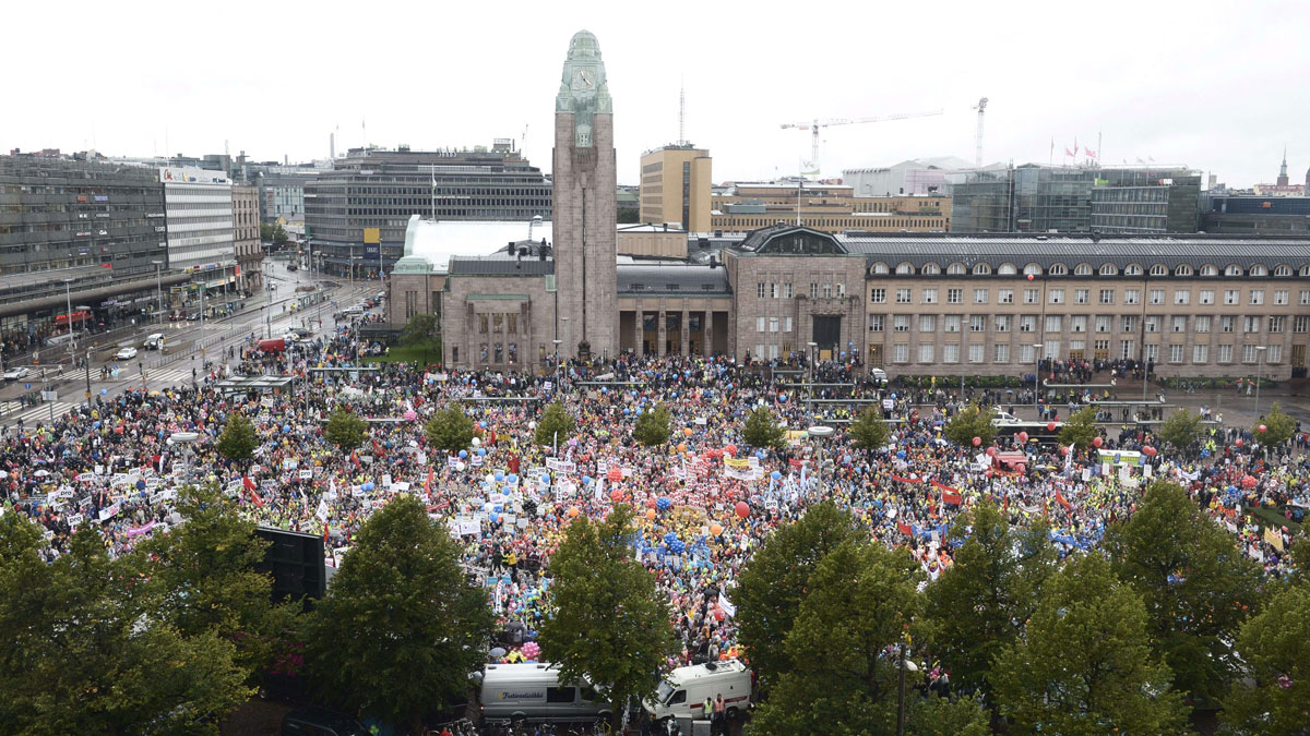Finlandia vive su mayor protesta social en 20 años contra los recortes del nuevo gobierno