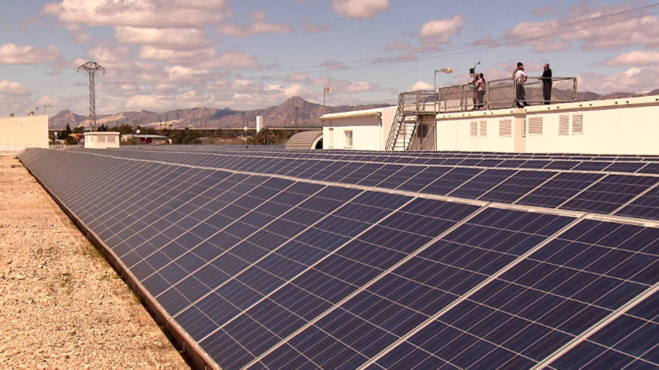 Huerto fotovoltaico El Realengo, perteneciente a los socios de la cooperatica eléctrica de Crevillent. Huerto fotovoltaico El Realengo, perteneciente a los socios de la cooperatica eléctrica de Crevillent.