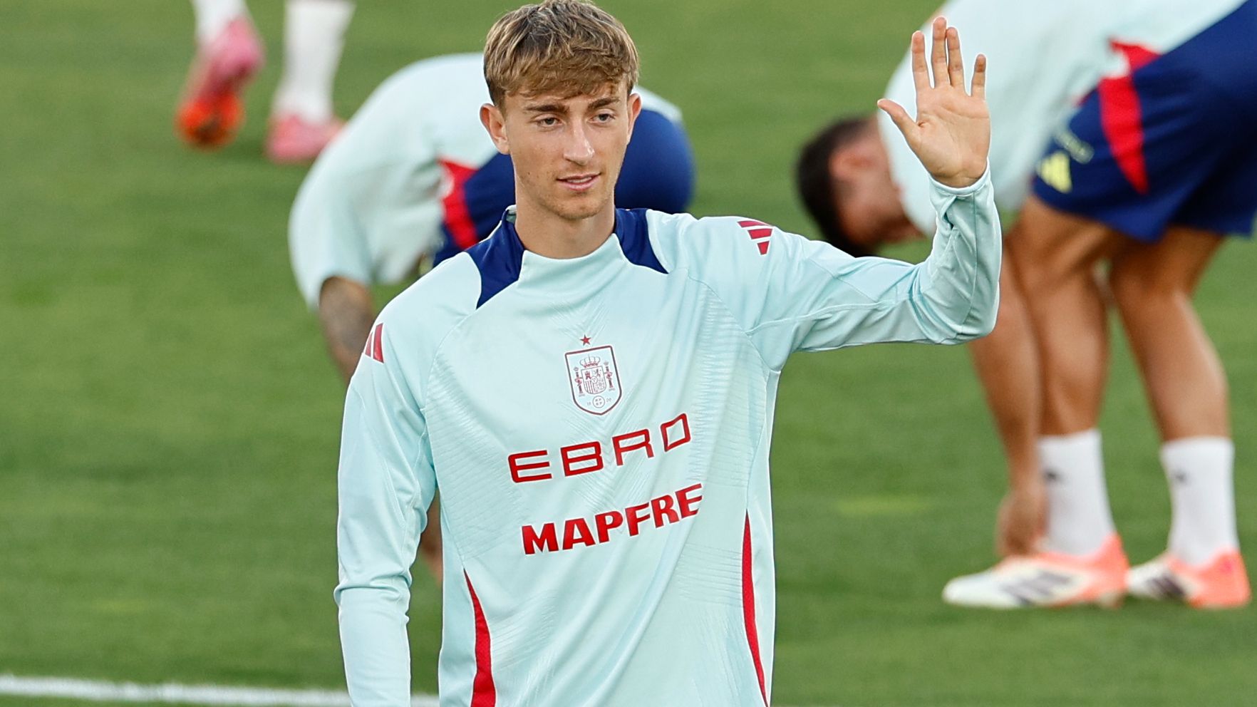 Huijsen abandona la concentración de España por lesión y entra Laporte
