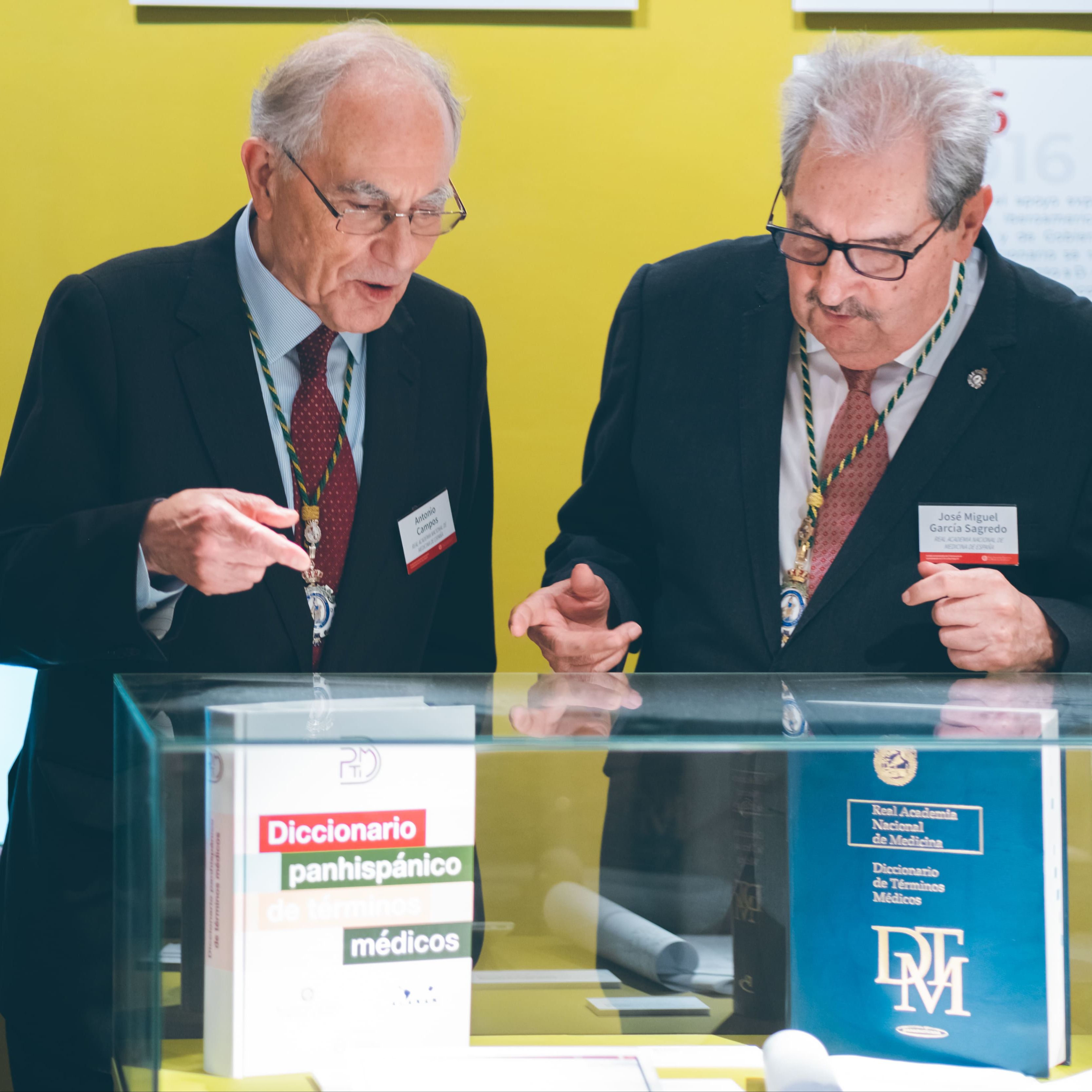 Un idioma sin fronteras - Un Idioma, una medicina, un diccionario