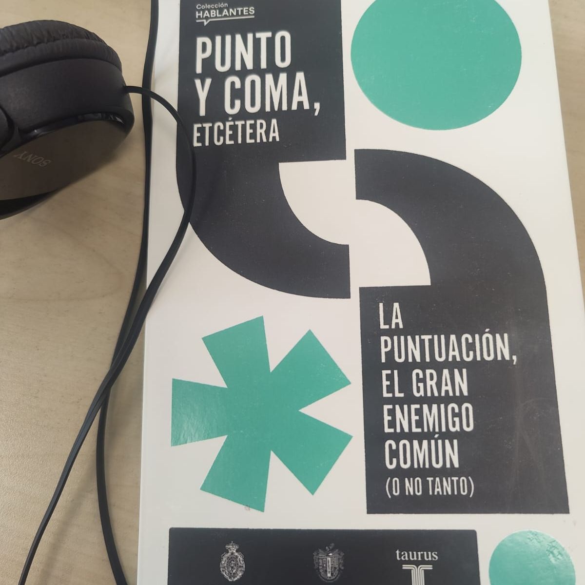 Un idioma sin fronteras - Punto y coma, etcétera - 25/04/26