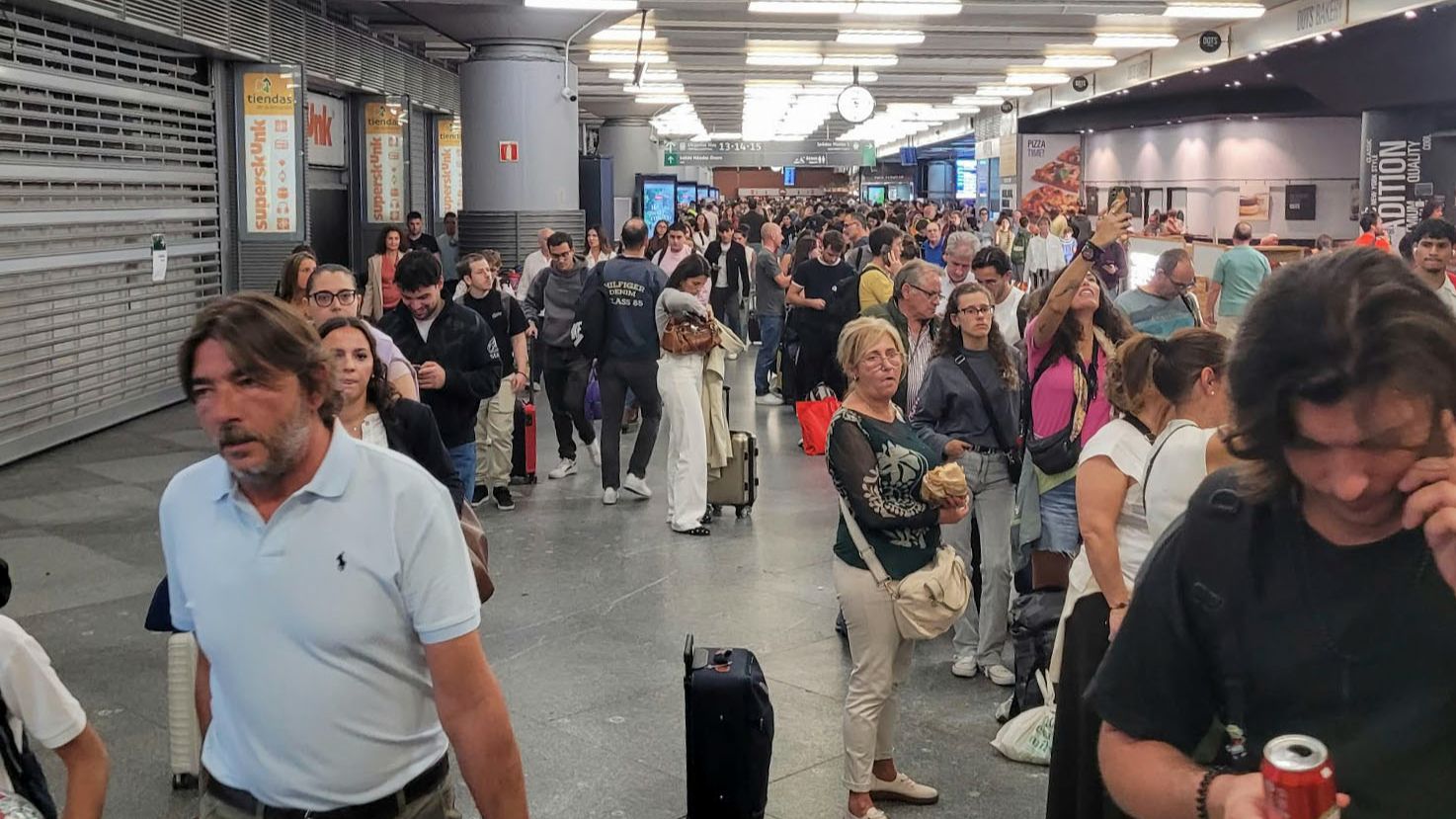 El incendio de un tren interrumpe la circulación de alta velocidad entre Madrid y Barcelona durante varias horas