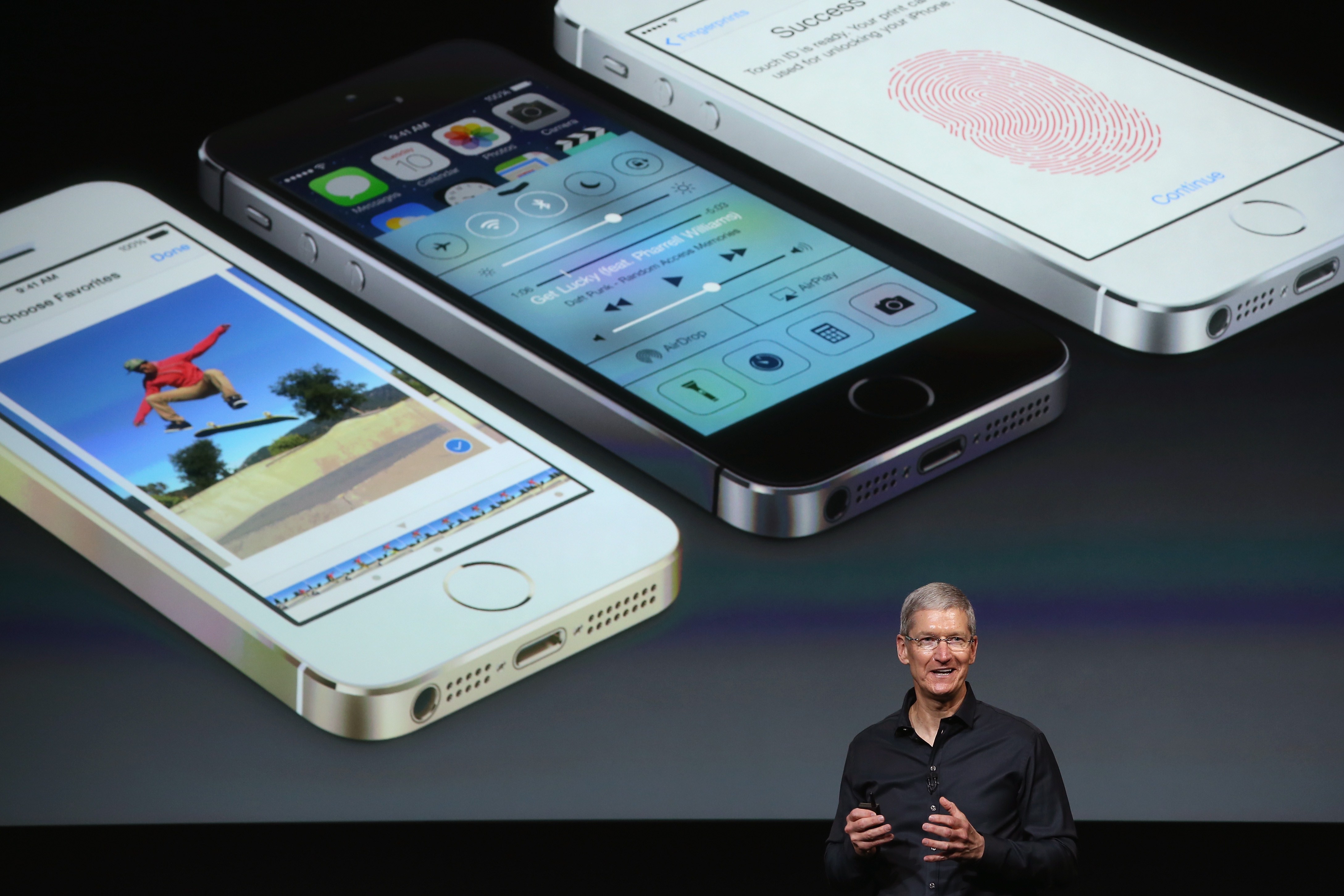 El iPhone 5s y el iPhone 5c estarán disponibles en España | RTVE