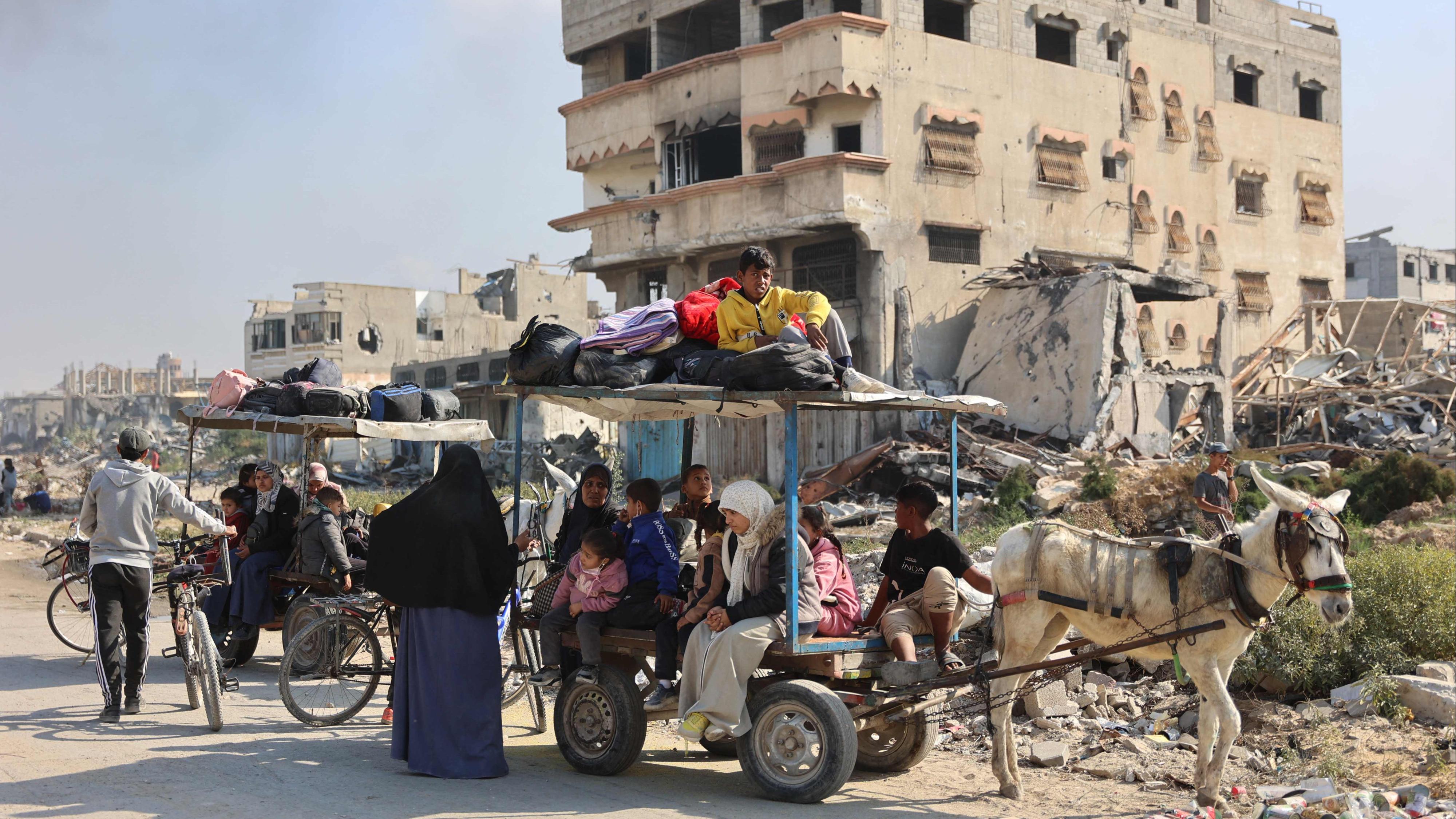 Los ataques en Gaza causan al menos 15 muertos mientras Israel habilita ...