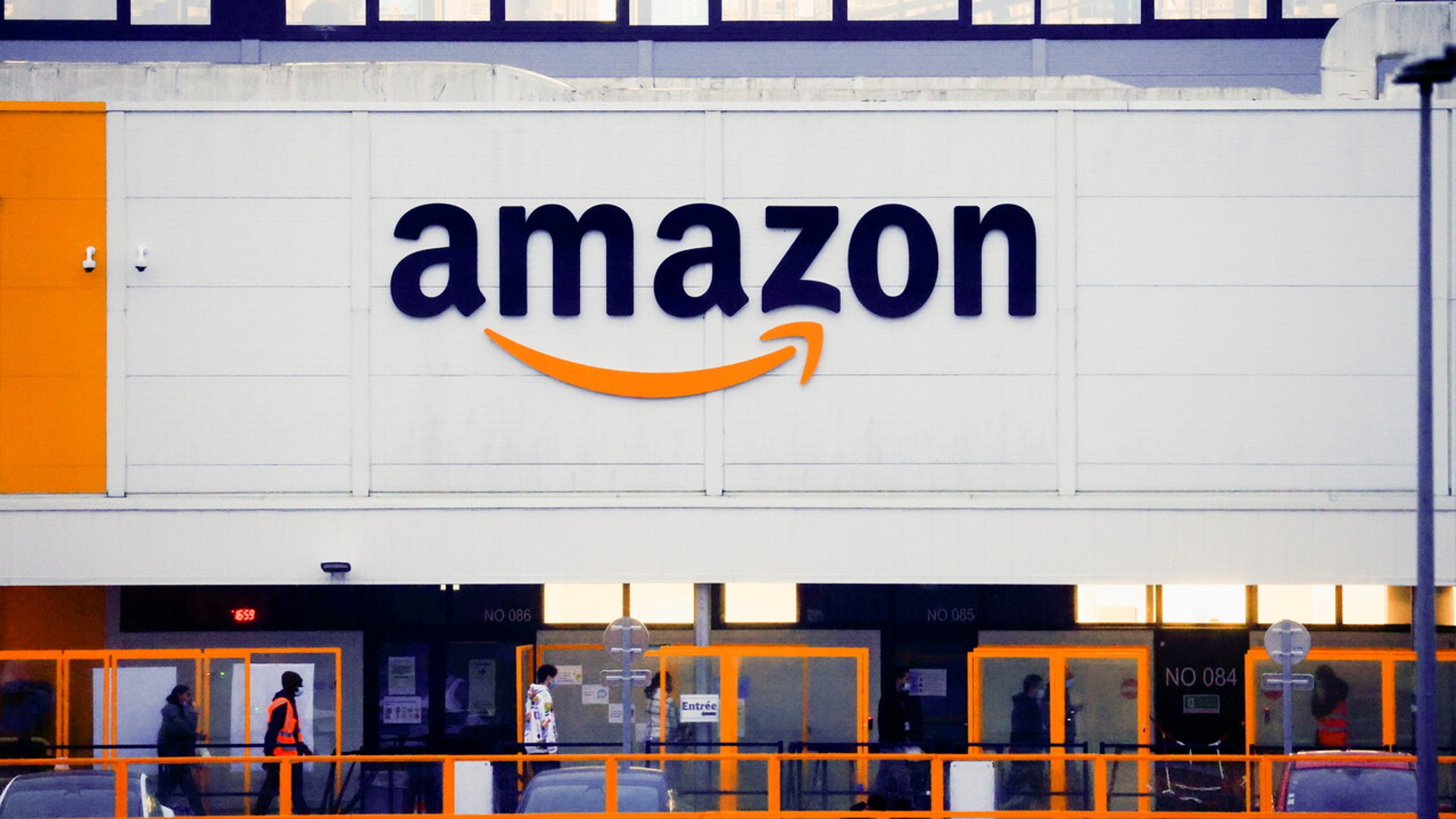 Italia multa a Amazon por abuso de posición dominante